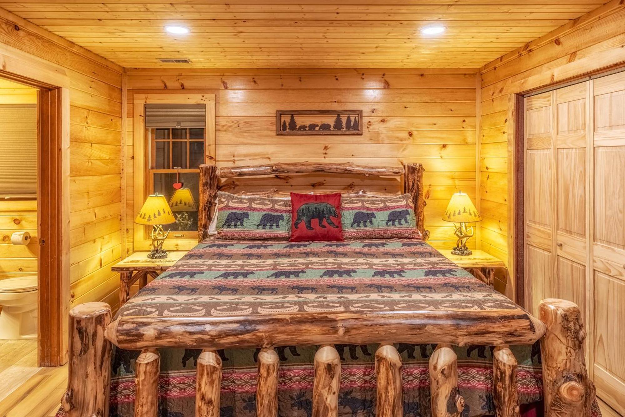 Holiday home Real Log With Amazing Views, Hot Tub, Sauna, Games *