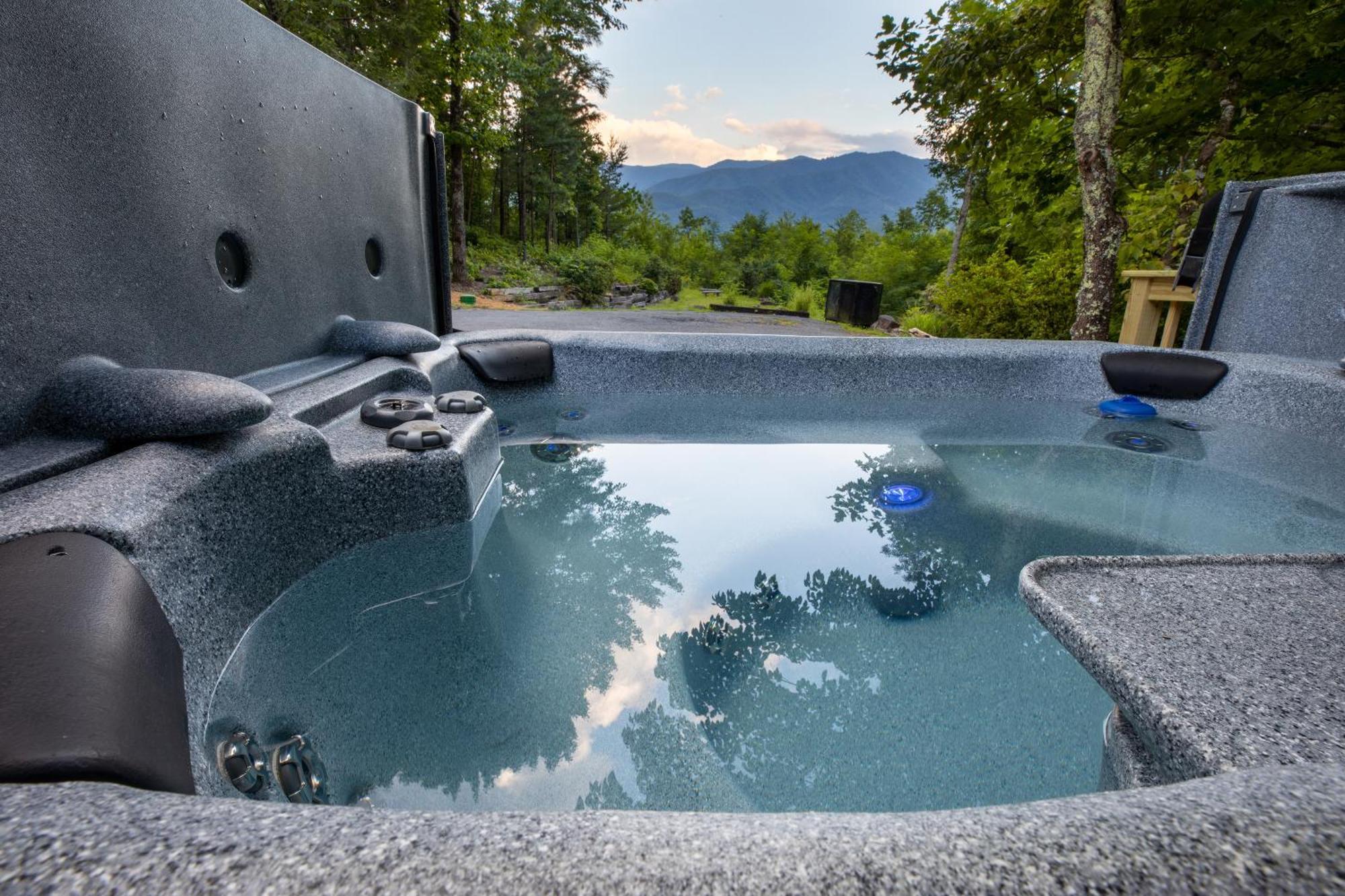 Holiday home Real Log With Amazing Views, Hot Tub, Sauna, Games Gatlinburg