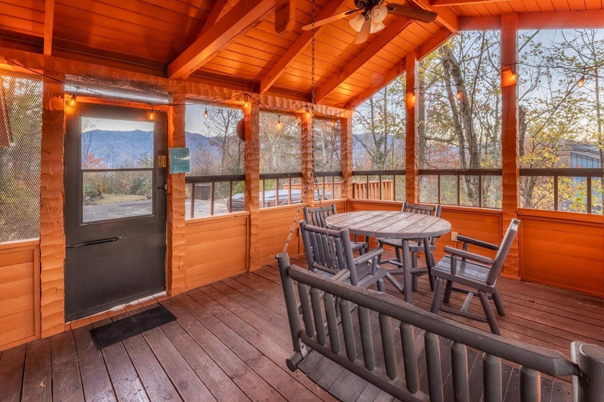 Real Log With Amazing Views, Hot Tub, Sauna, Games * Gatlinburg