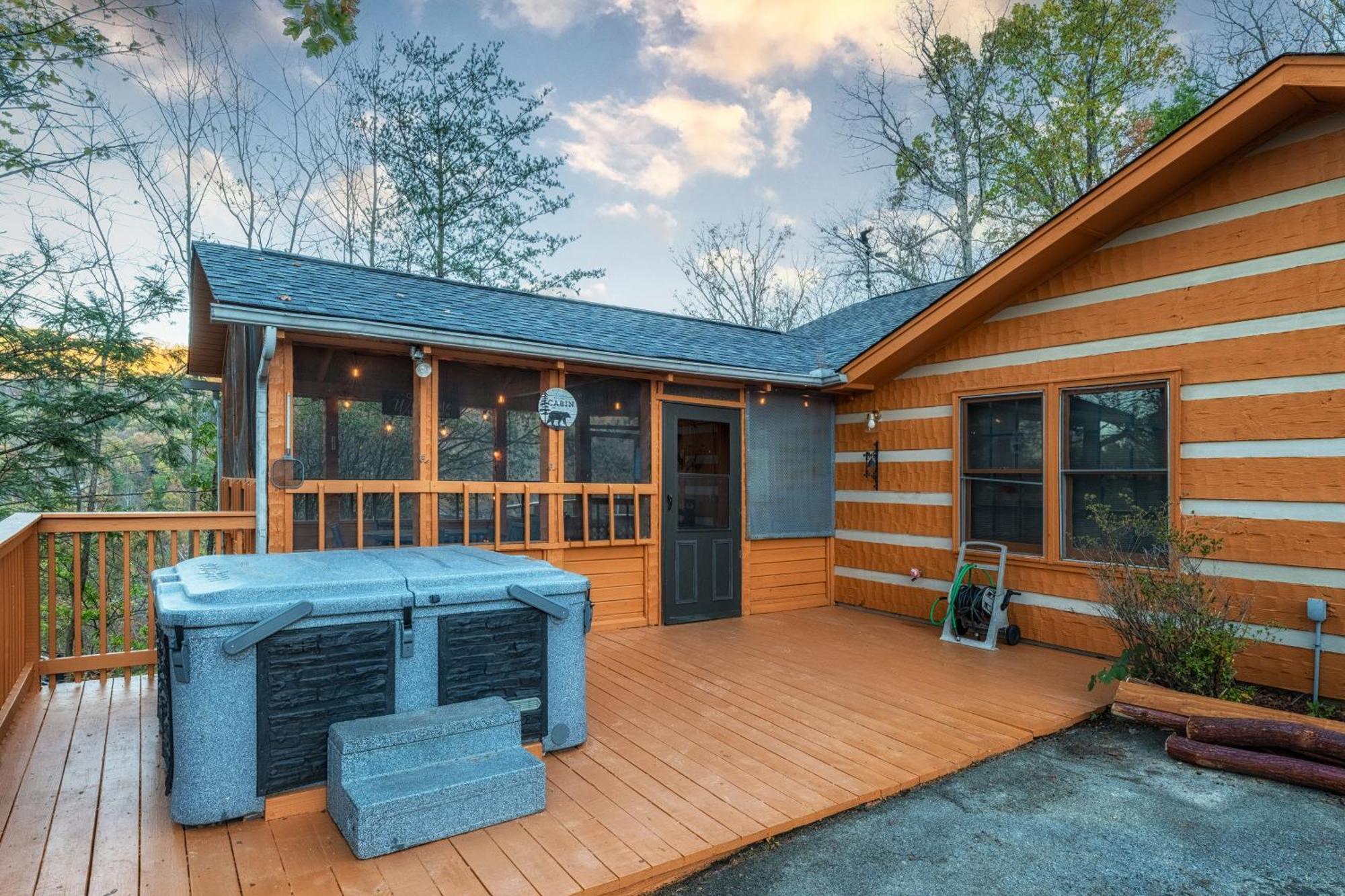 Real Log With Amazing Views, Hot Tub, Sauna, Games *