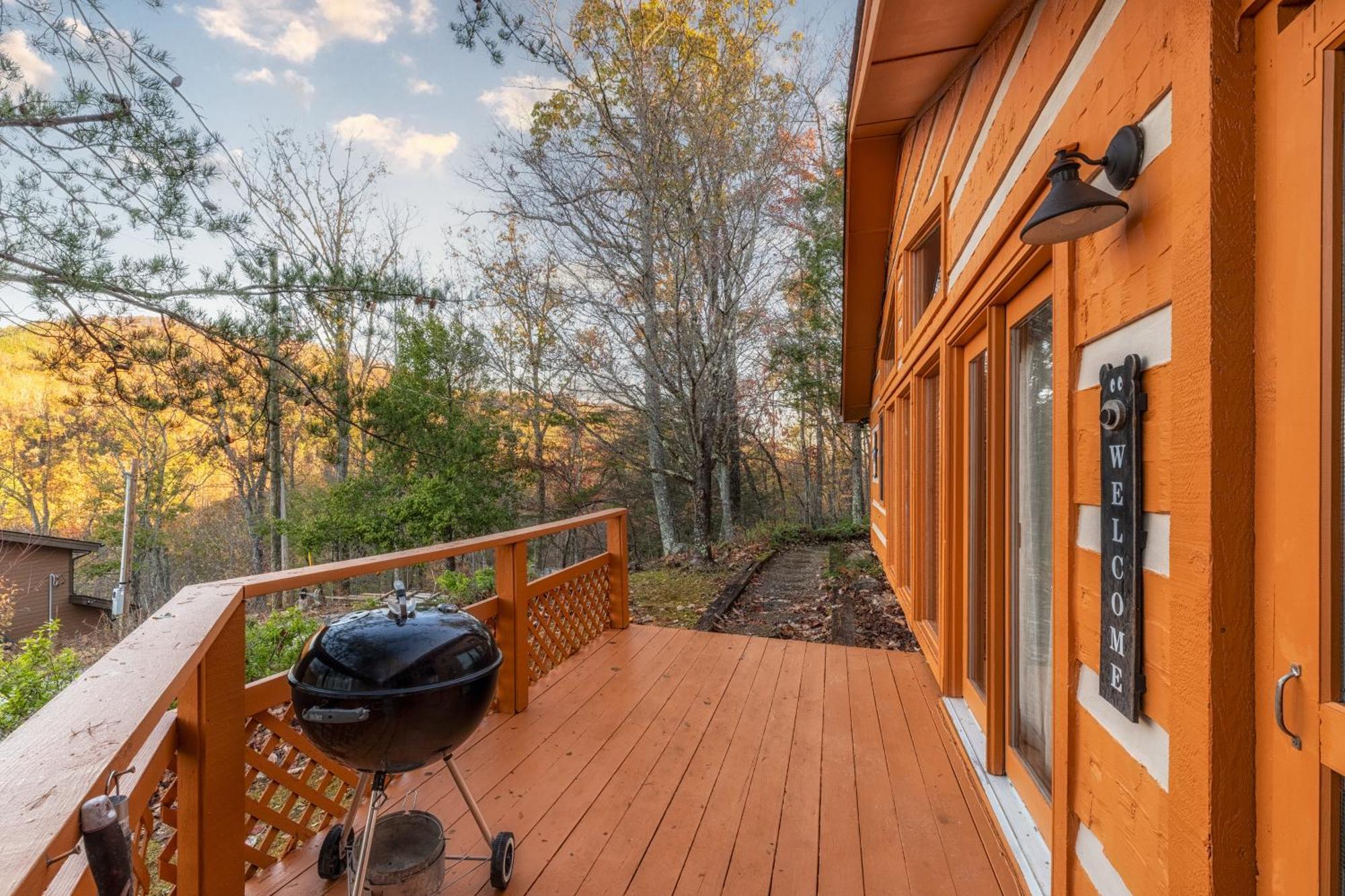 Real Log With Amazing Views, Hot Tub, Sauna, Games Holiday home *