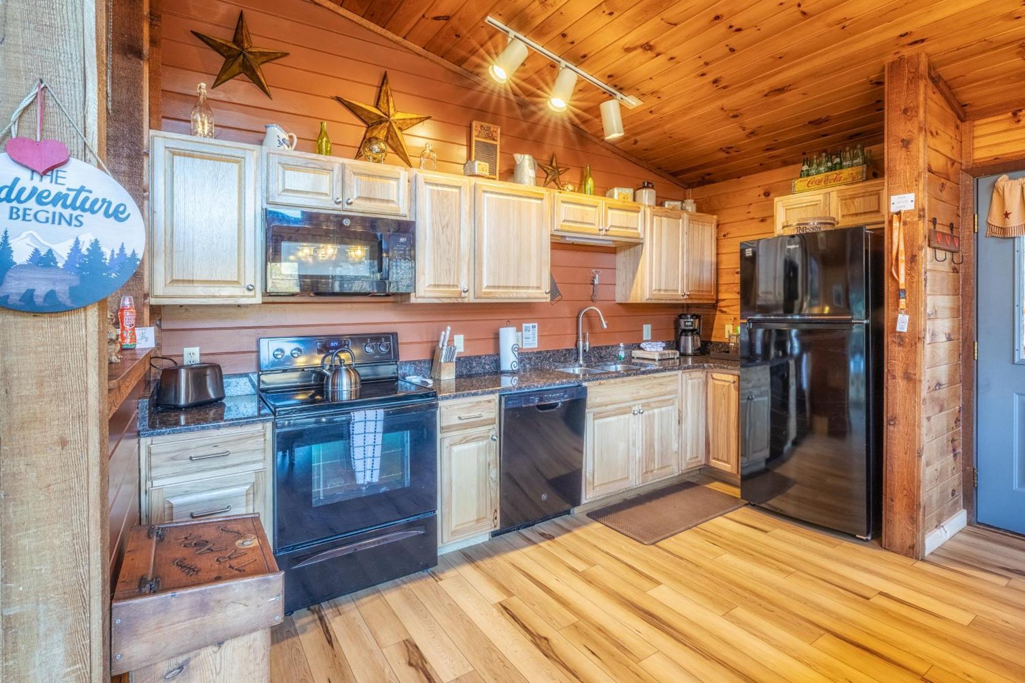 Real Log With Amazing Views, Hot Tub, Sauna, Games Holiday home Gatlinburg