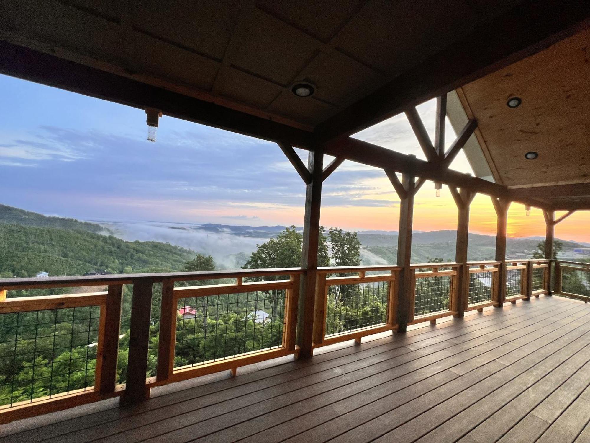 Luxury 4 Bdr, Breathtaking Views, Theater, Evc Gatlinburg