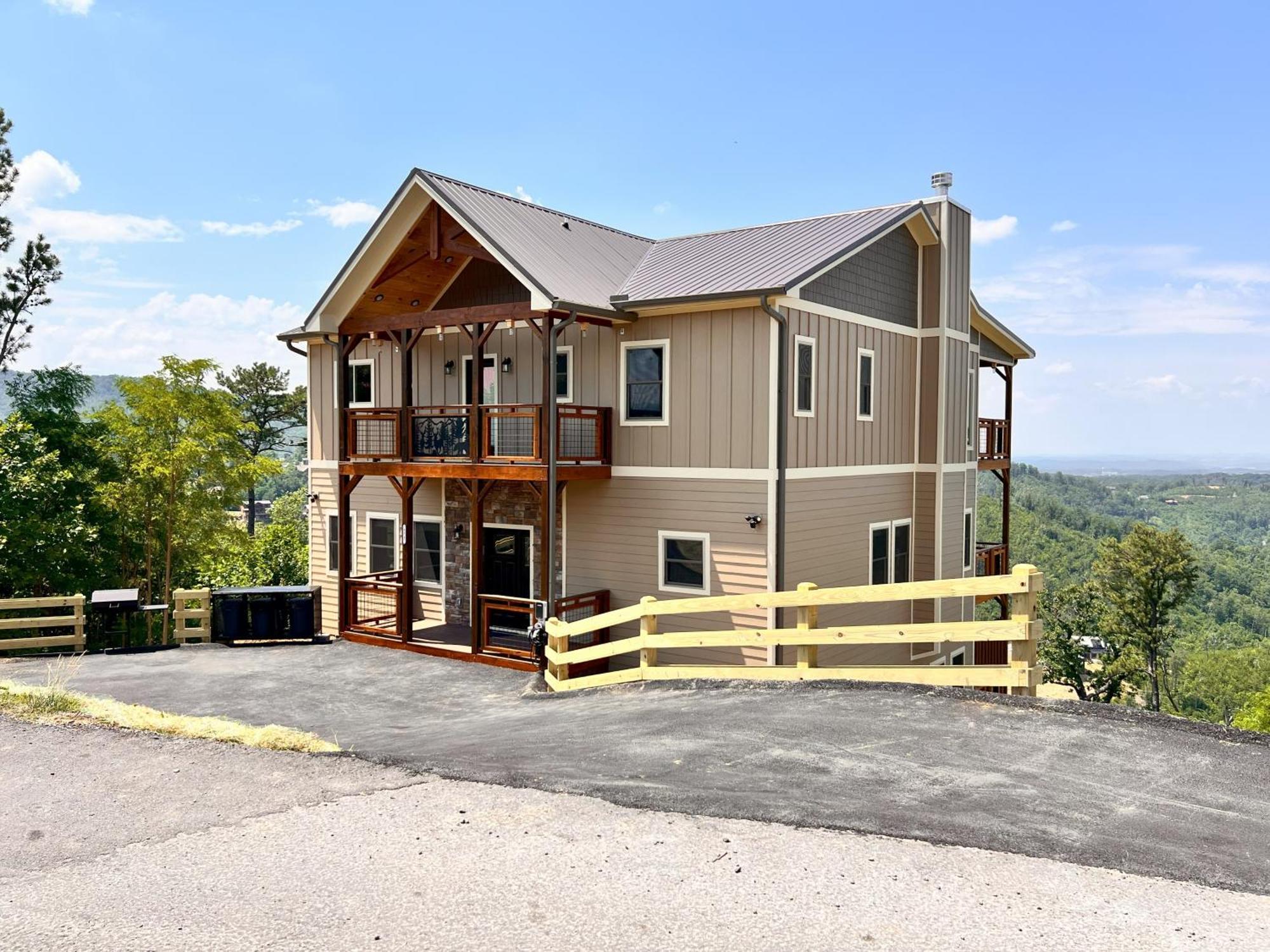 Luxury 4 Bdr, Breathtaking Views, Theater, Evc Chalet Gatlinburg