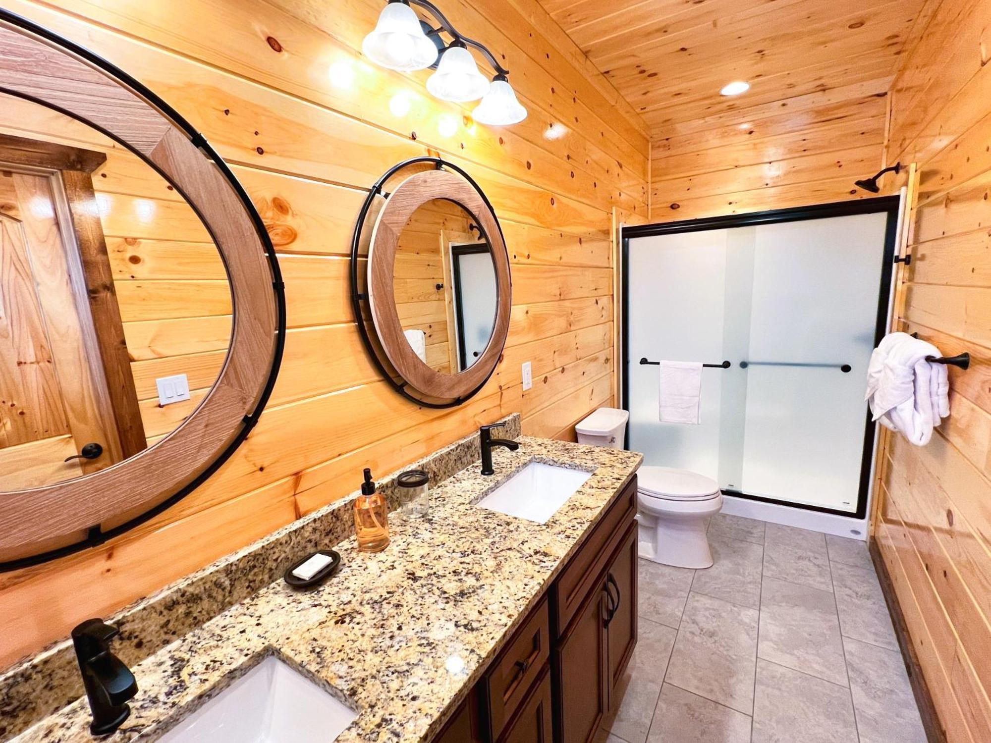 Chalet Luxury 4 Bdr, Breathtaking Views, Theater, Evc Gatlinburg