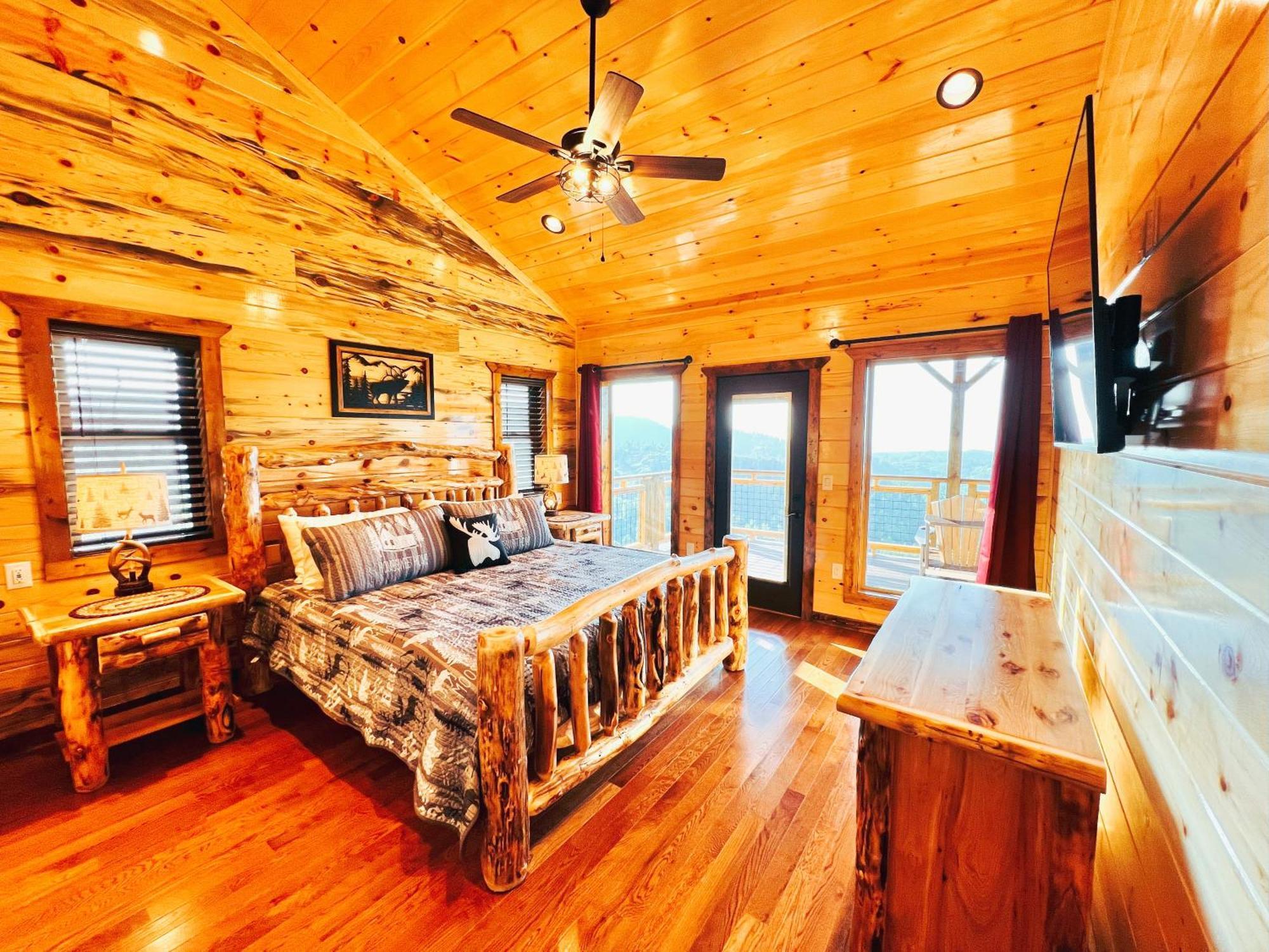 Luxury 4 Bdr, Breathtaking Views, Theater, Evc