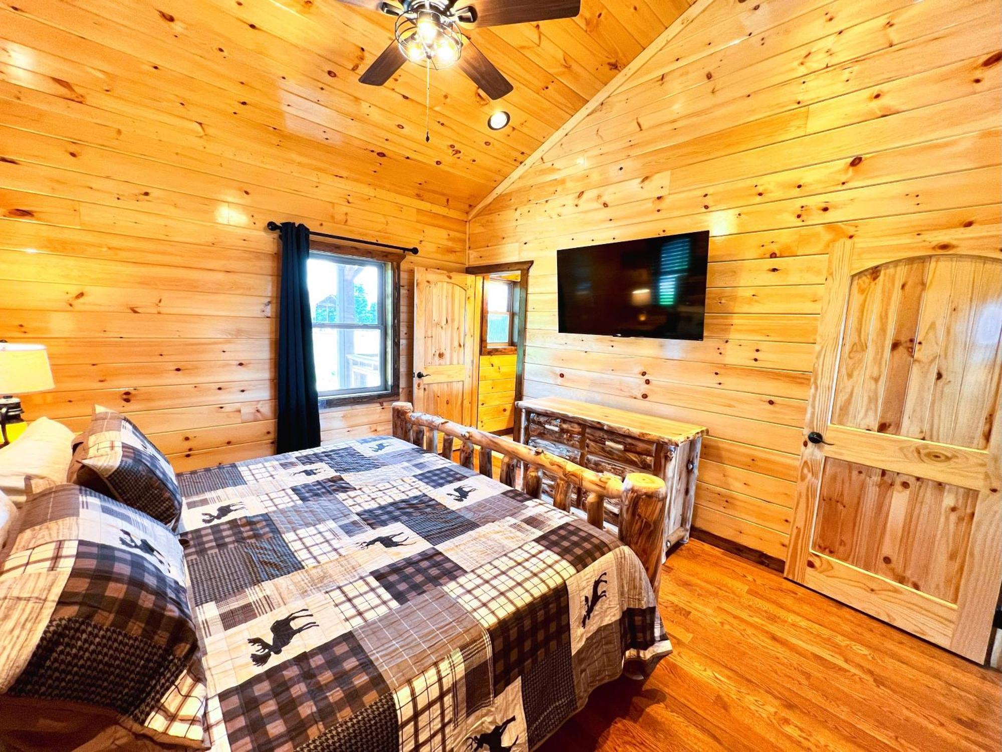 Luxury 4 Bdr, Breathtaking Views, Theater, Evc Chalet Gatlinburg