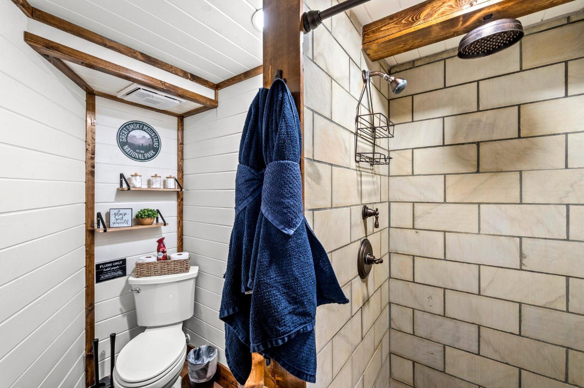 Chalet 1mile Downtown, Handicap Ramp, Hot Tub, Game *