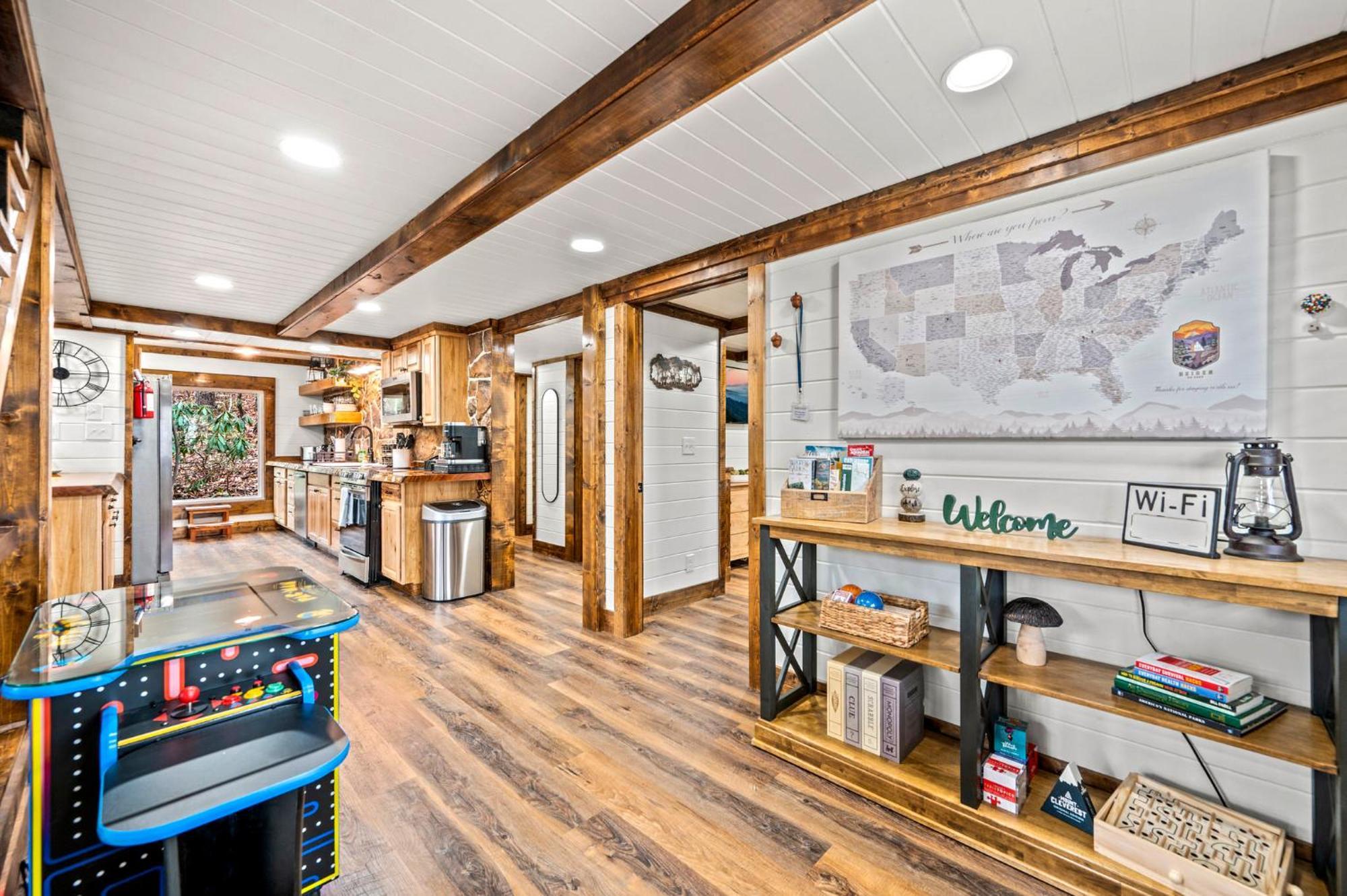 1mile Downtown, Handicap Ramp, Hot Tub, Game Chalet Gatlinburg