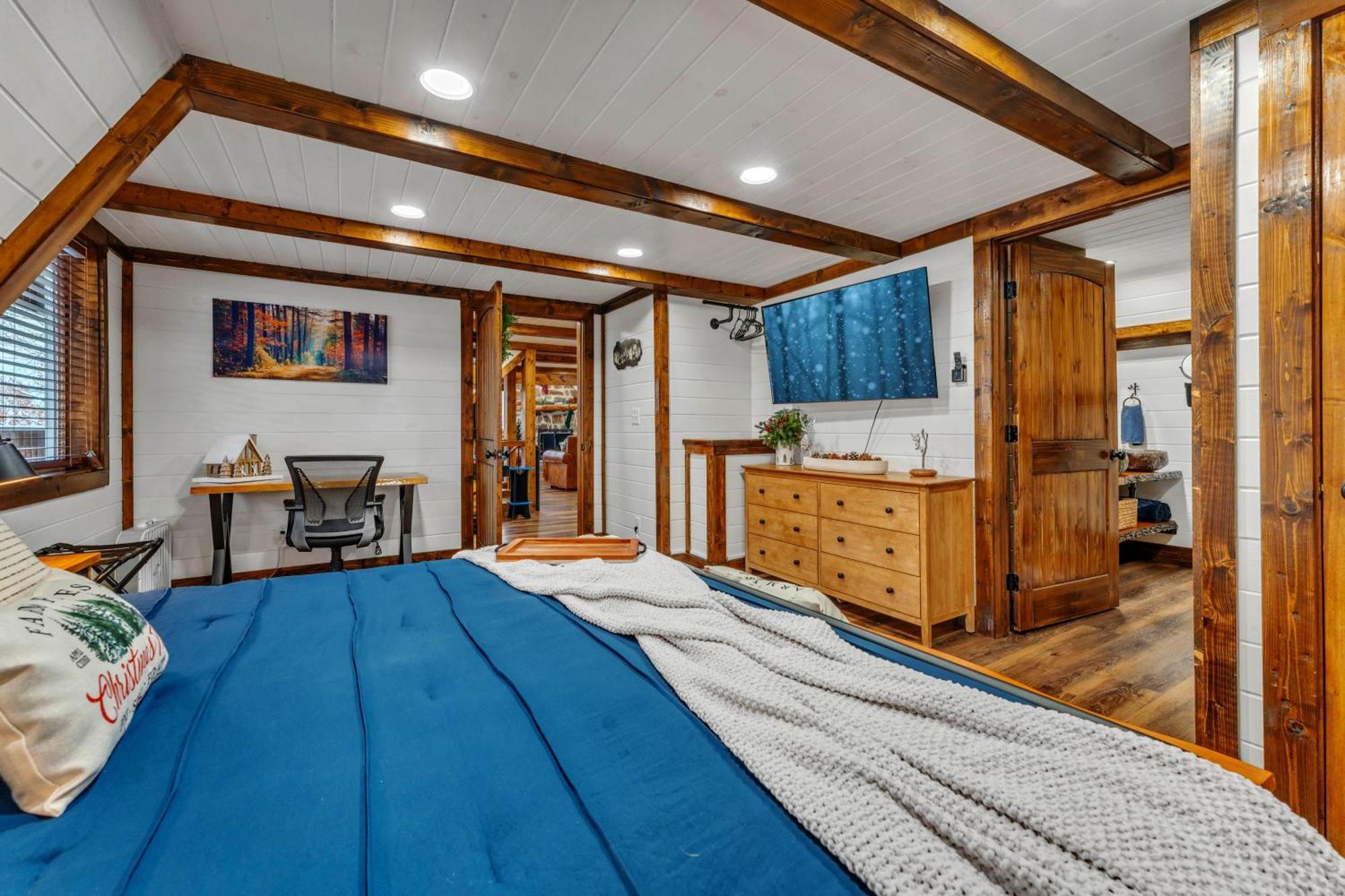 1mile Downtown, Handicap Ramp, Hot Tub, Game Chalet Gatlinburg