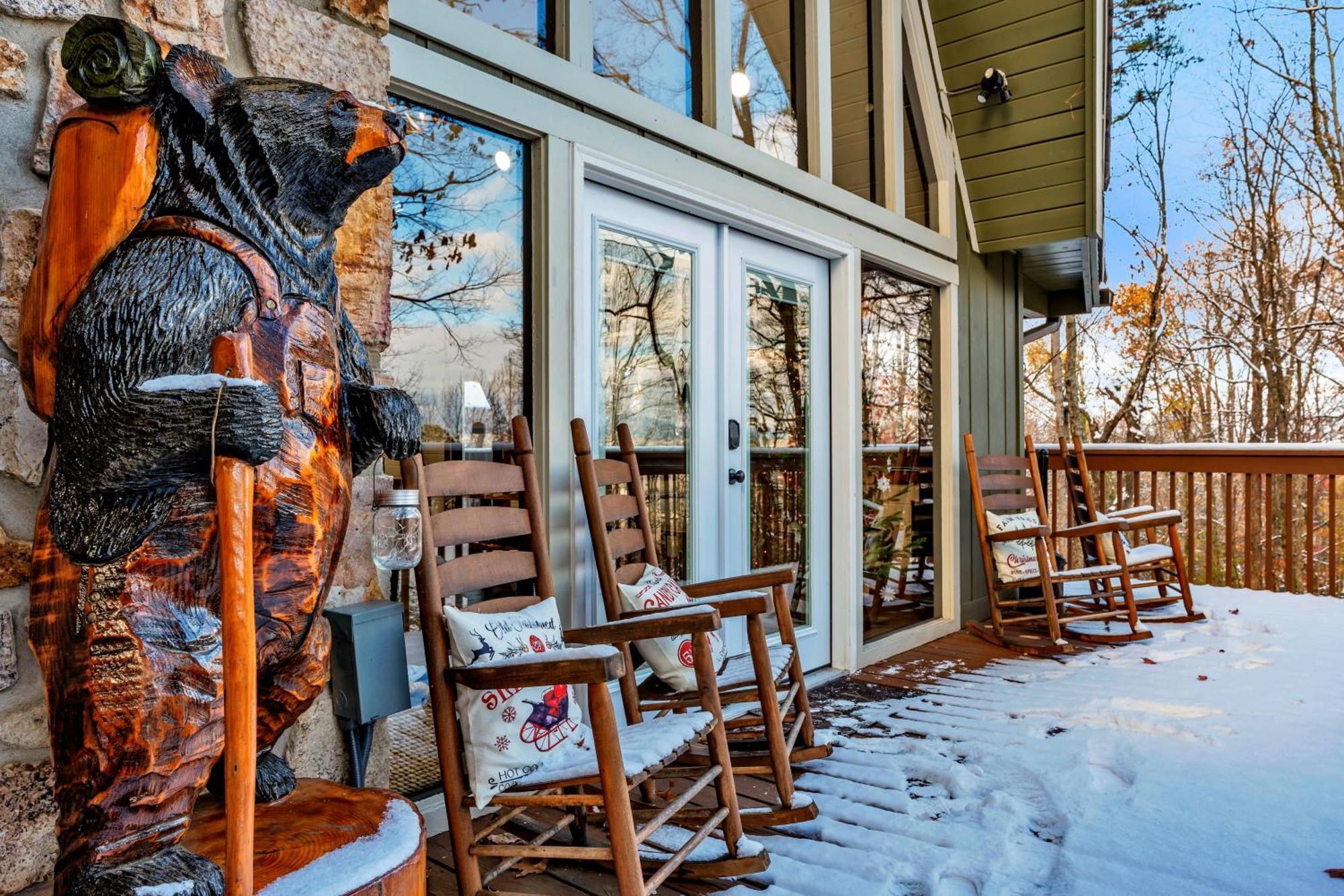 1mile Downtown, Handicap Ramp, Hot Tub, Game *