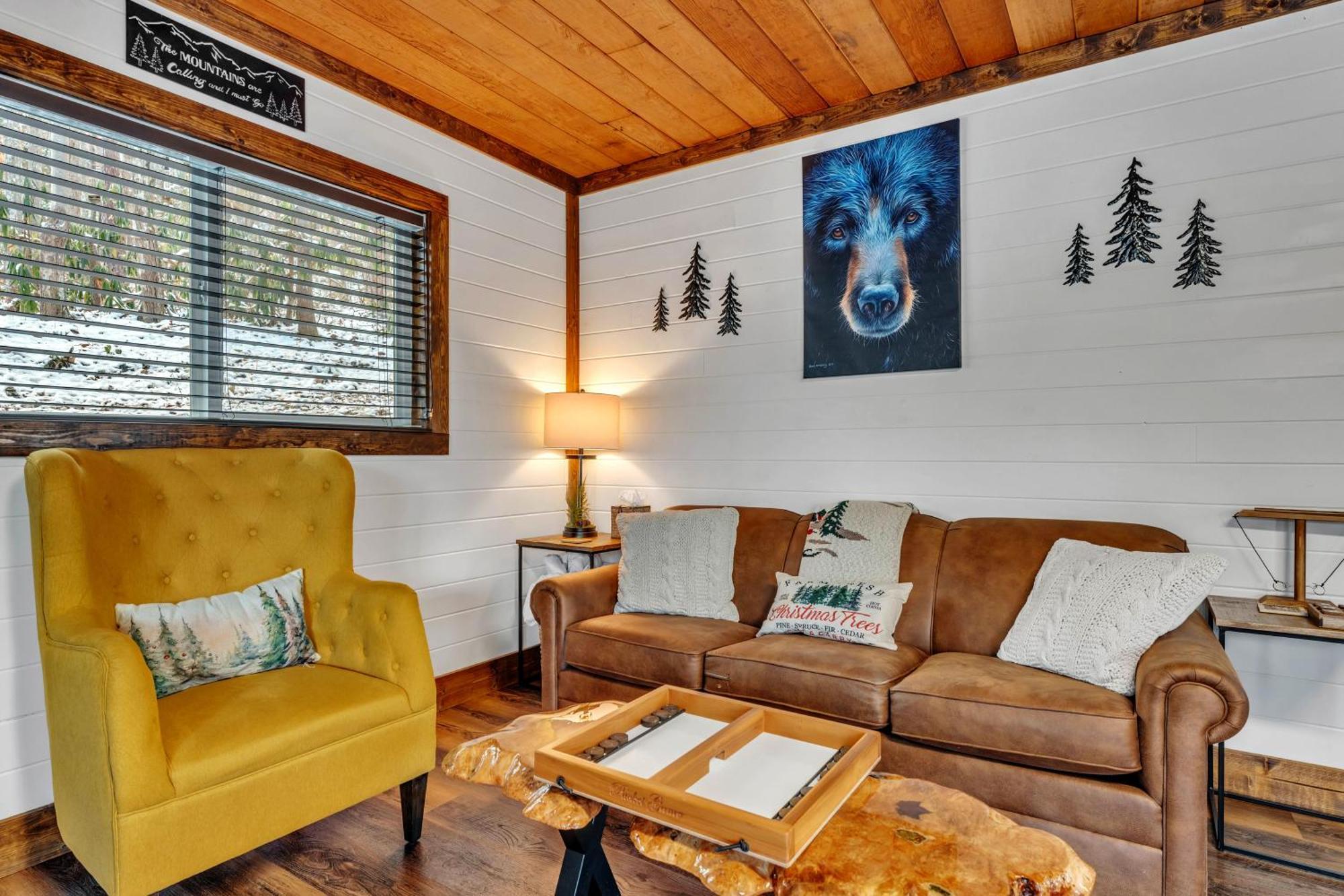 1mile Downtown, Handicap Ramp, Hot Tub, Game Gatlinburg