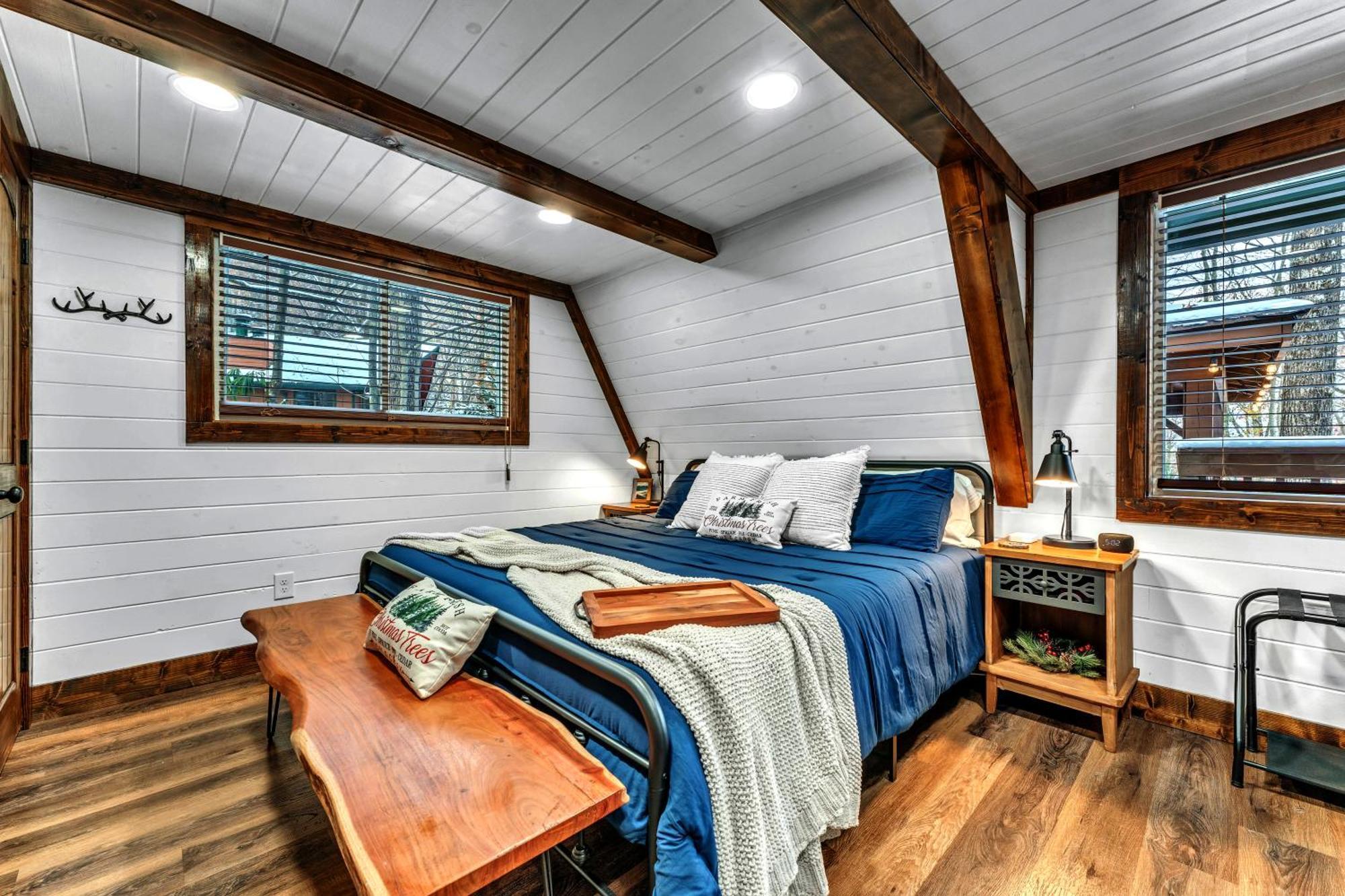 1mile Downtown, Handicap Ramp, Hot Tub, Game * Gatlinburg