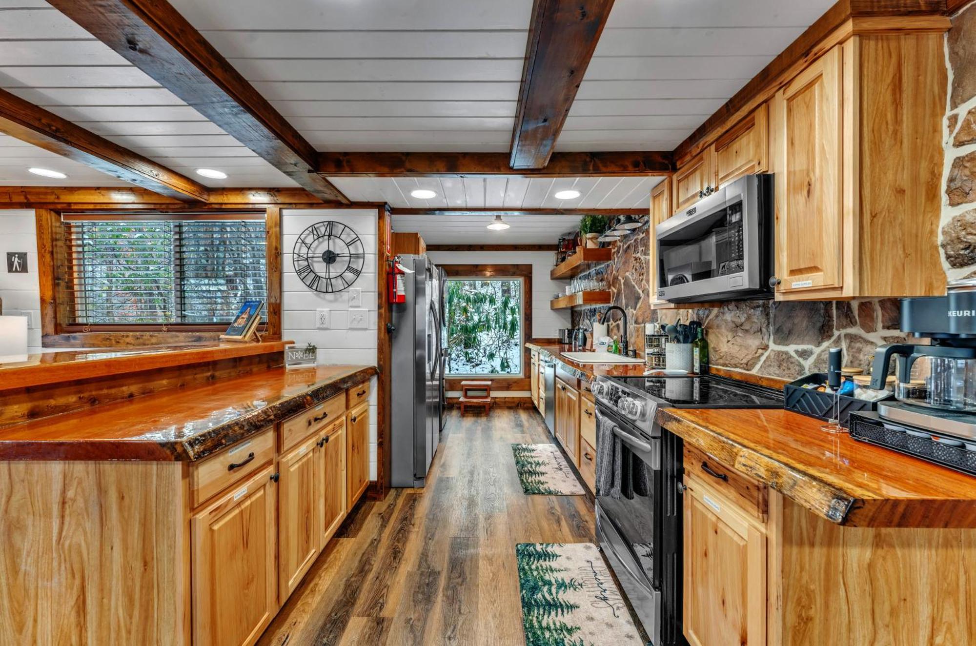 Chalet 1mile Downtown, Handicap Ramp, Hot Tub, Game