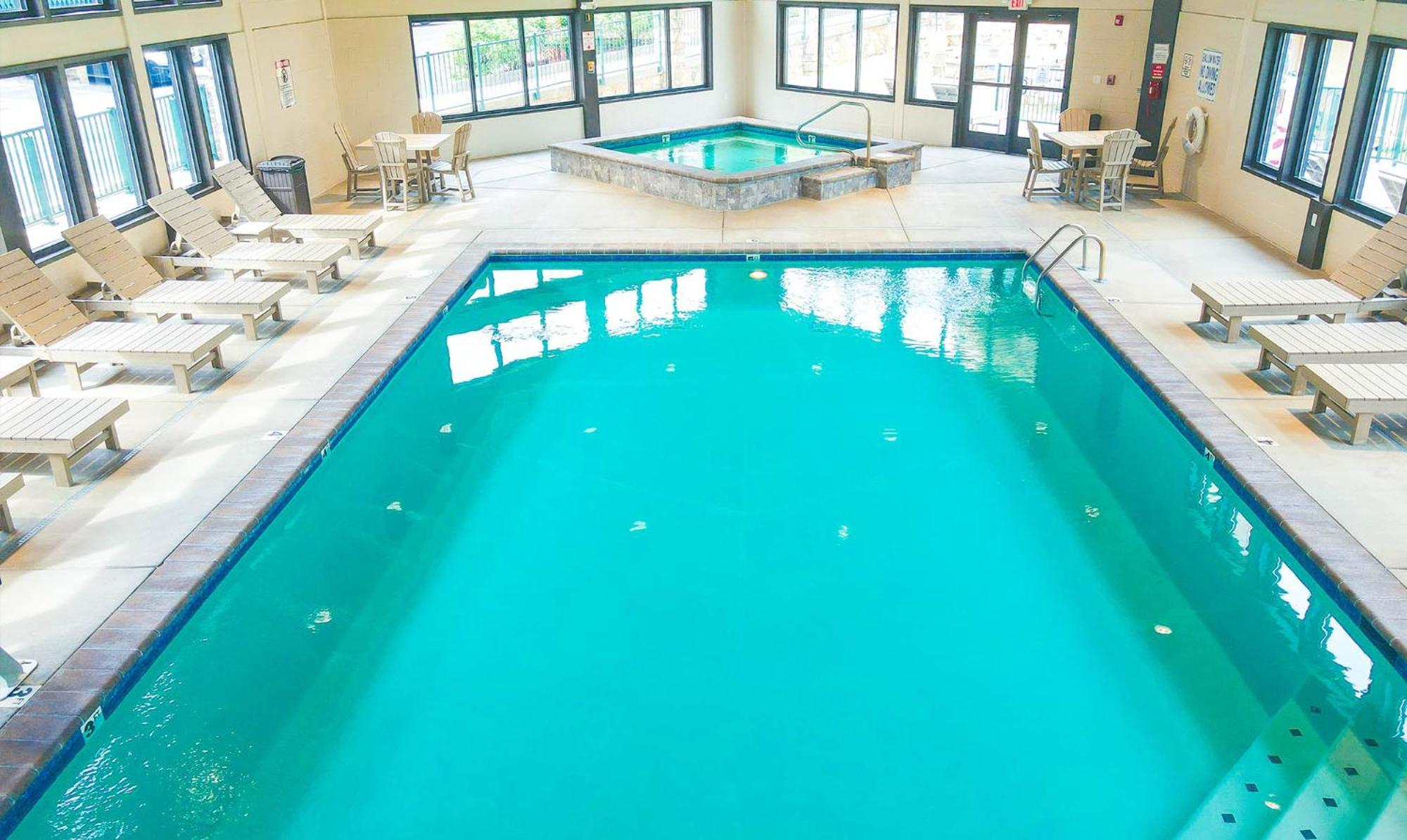 Resort Laurel Point