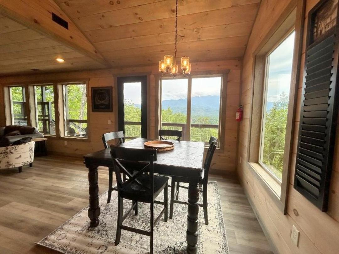 A Leconte Sunrise View * Gatlinburg