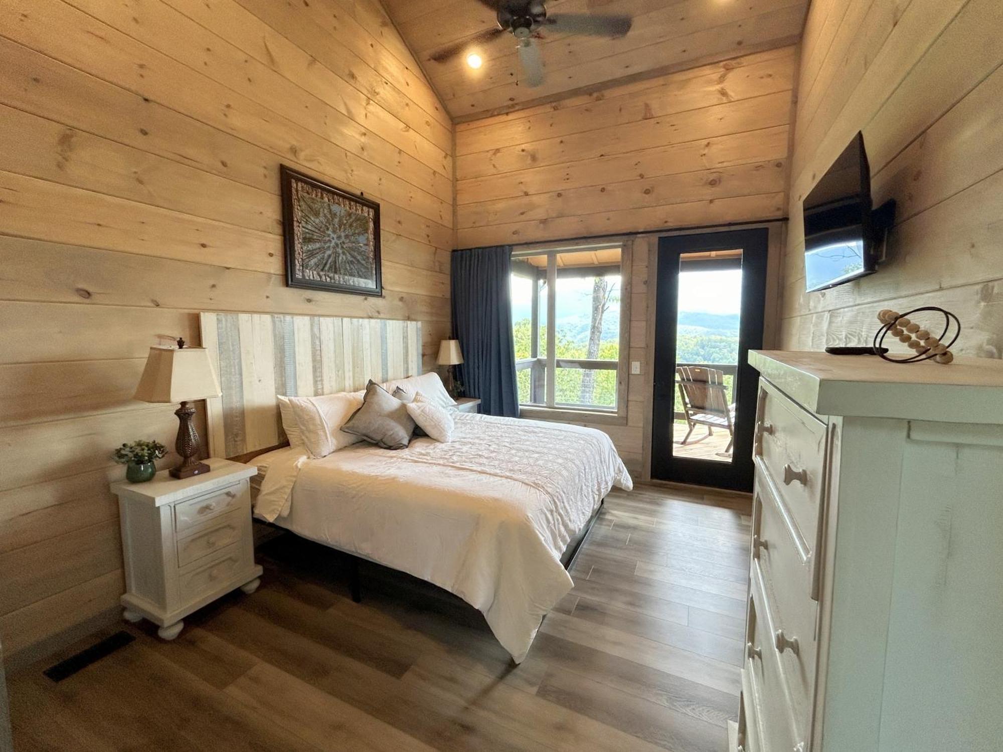 A Leconte Sunrise View * Gatlinburg