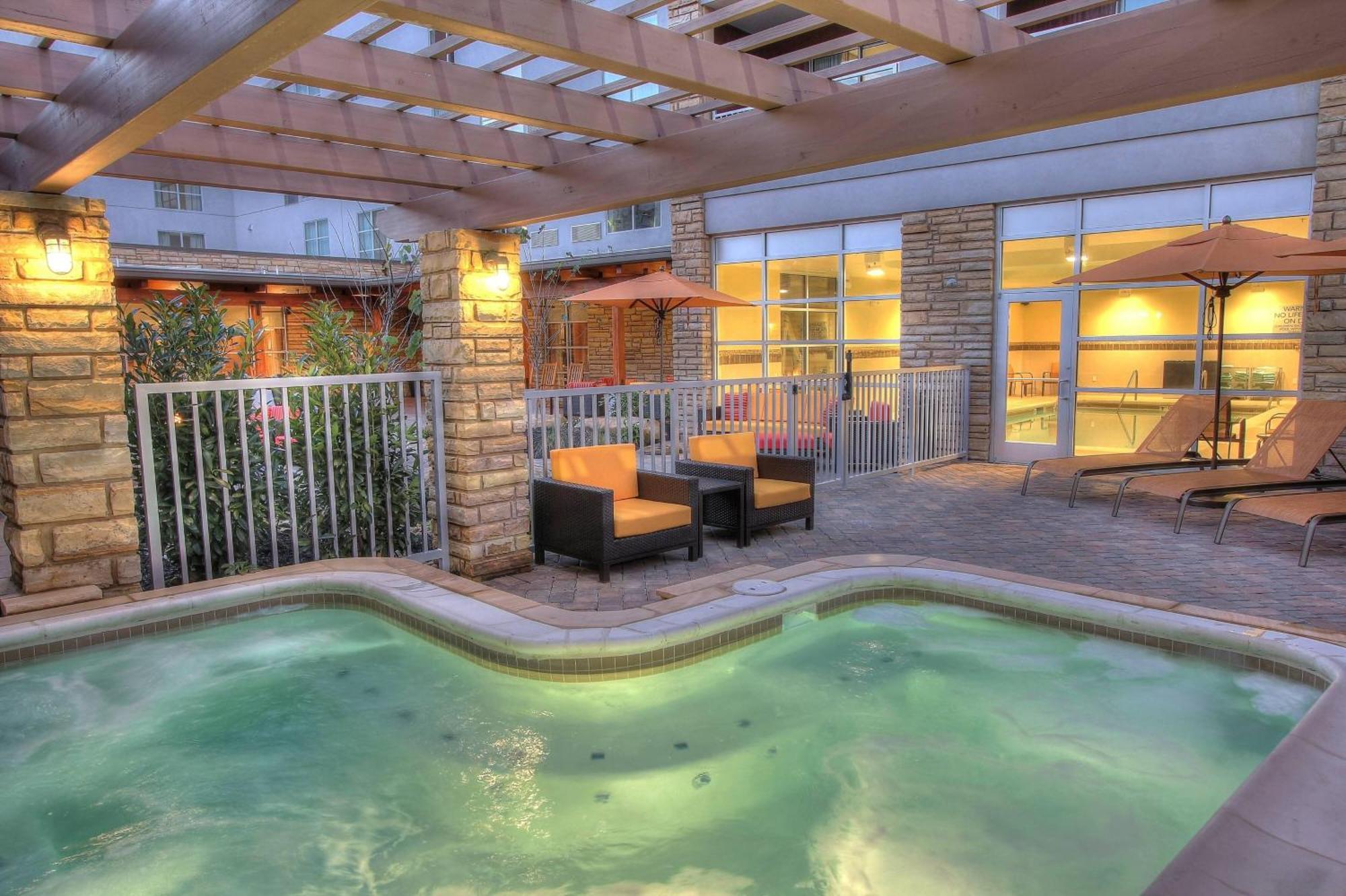 Courtyard By Marriott Downtown