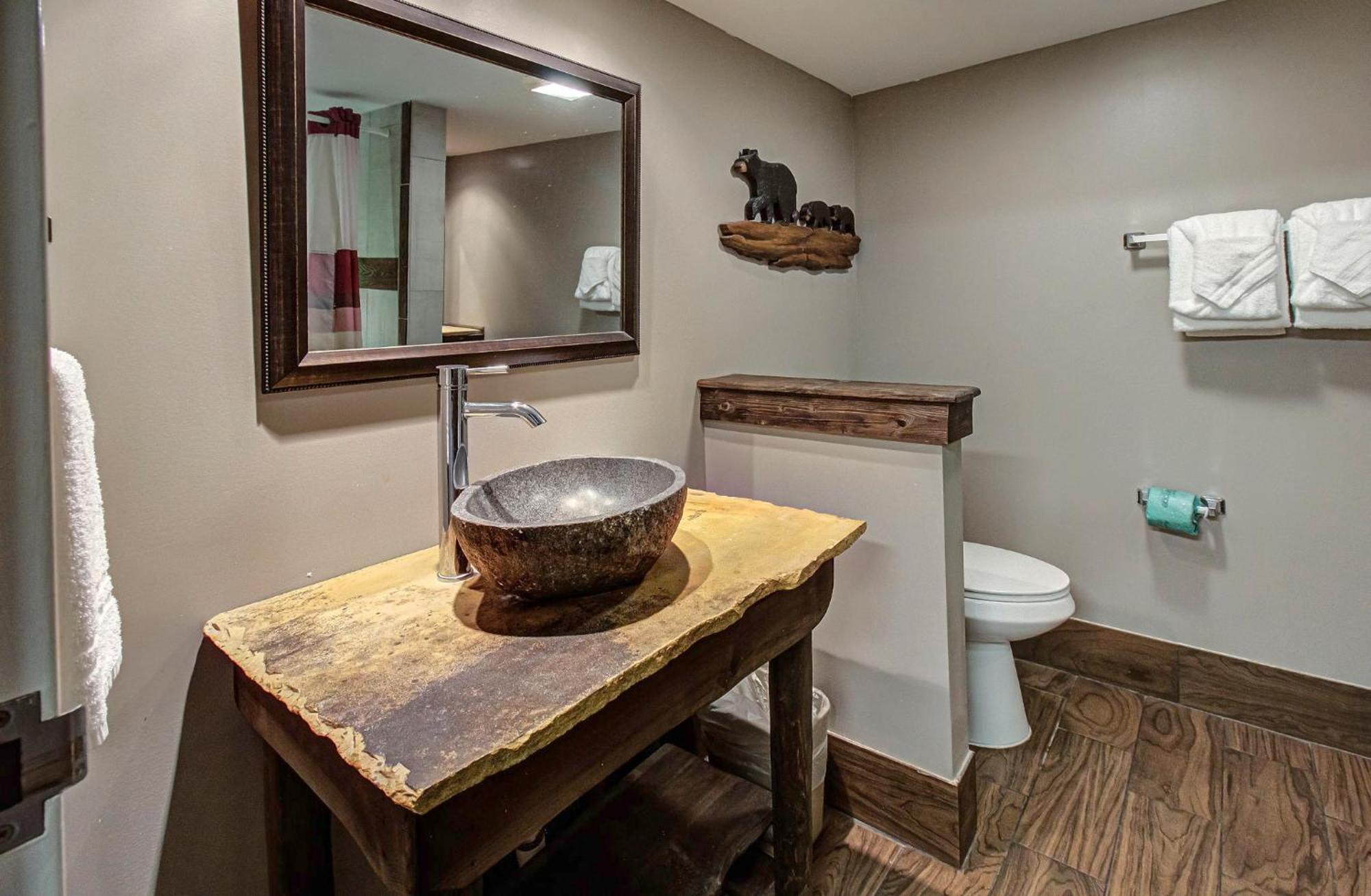Brookside Hotel 3*
