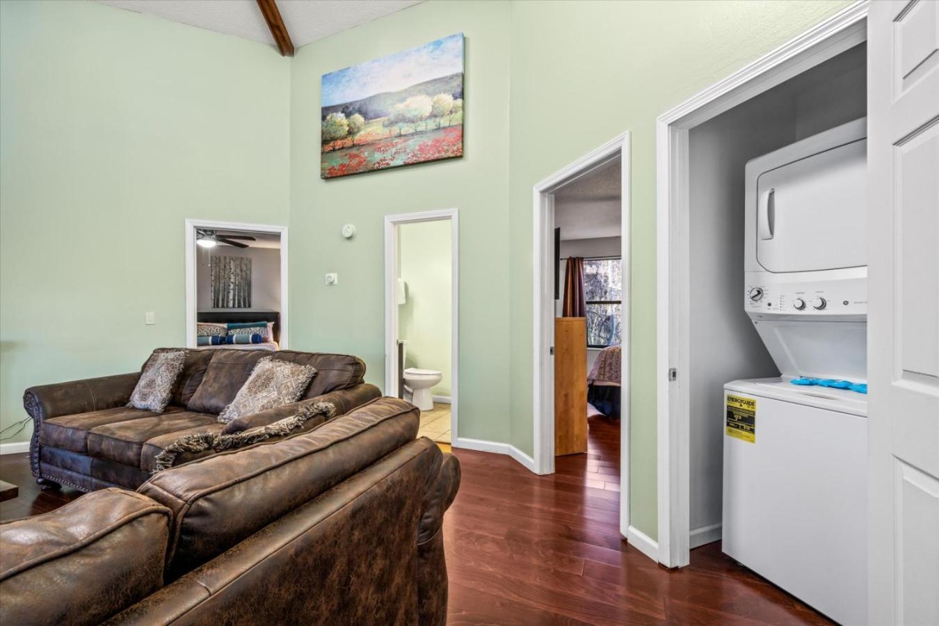 Smoky Mountain With Swim Spa- Theater- Pool Table- Pet Friendly Chalet Gatlinburg