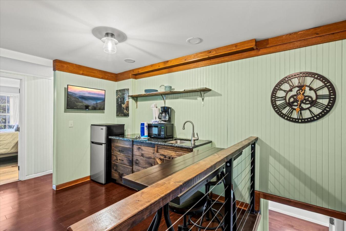 Smoky Mountain With Swim Spa- Theater- Pool Table- Pet Friendly *