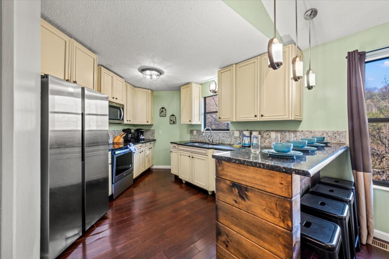 Chalet Smoky Mountain With Swim Spa- Theater- Pool Table- Pet Friendly Gatlinburg