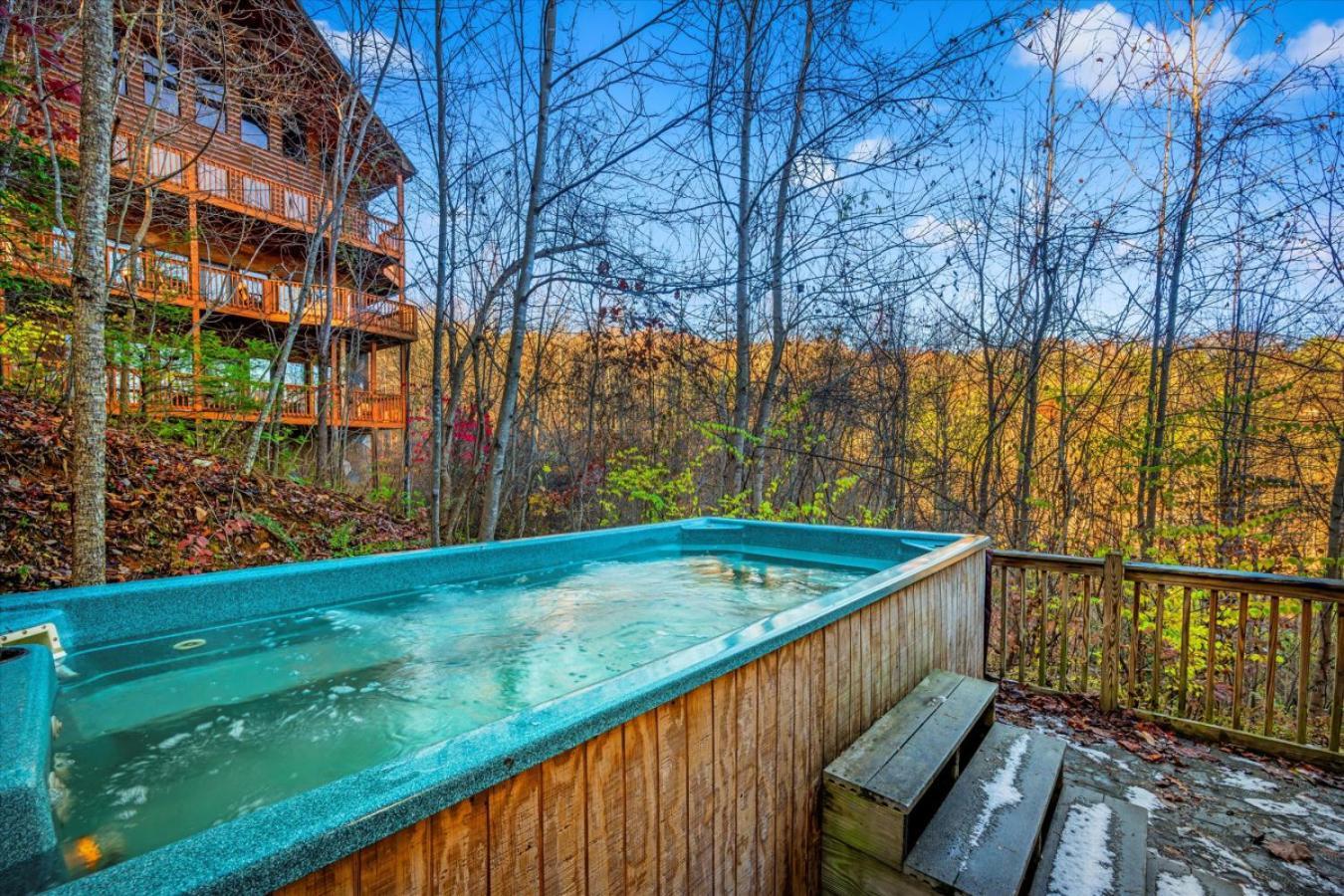 Smoky Mountain With Swim Spa- Theater- Pool Table- Pet Friendly *