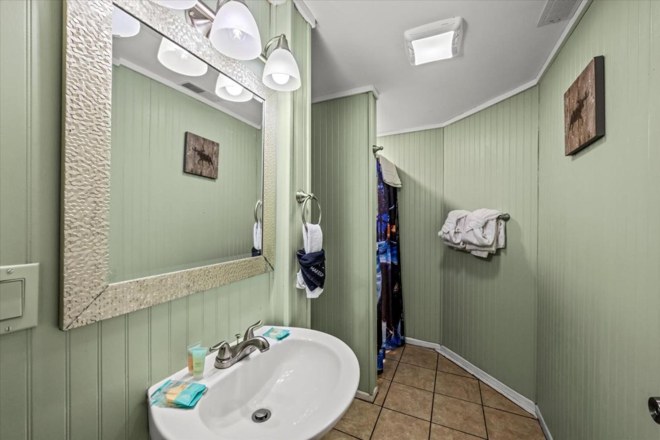 Smoky Mountain With Swim Spa- Theater- Pool Table- Pet Friendly * Gatlinburg