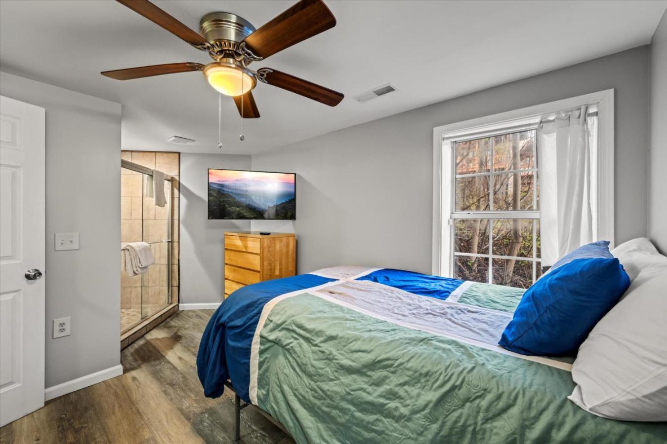Chalet Smoky Mountain With Swim Spa- Theater- Pool Table- Pet Friendly *