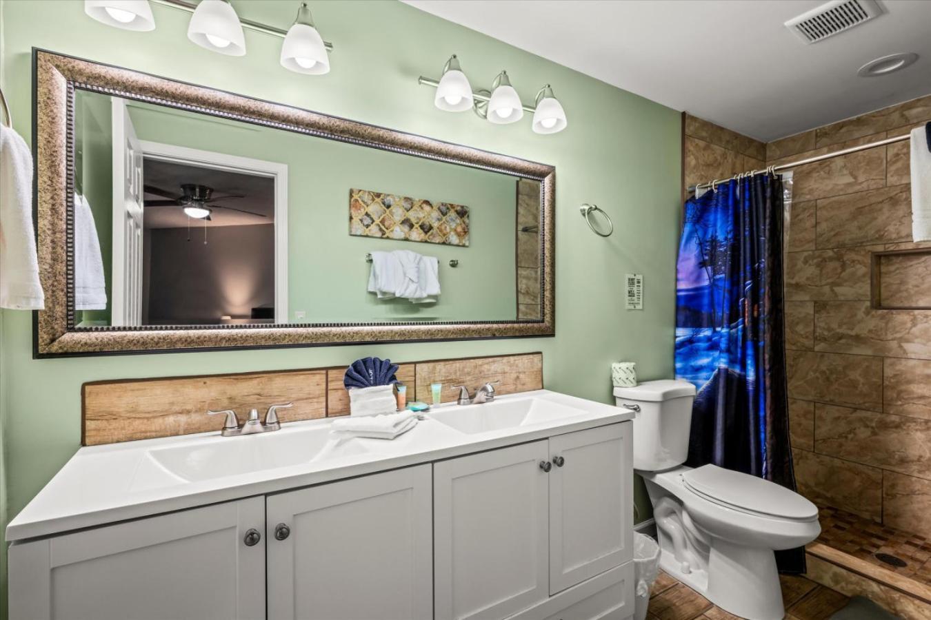 Smoky Mountain With Swim Spa- Theater- Pool Table- Pet Friendly *