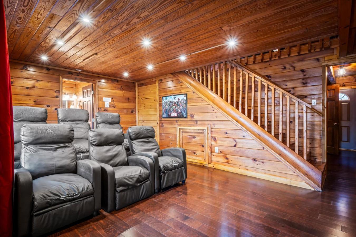 Smoky Mountain With Swim Spa- Theater- Pool Table- Pet Friendly Gatlinburg