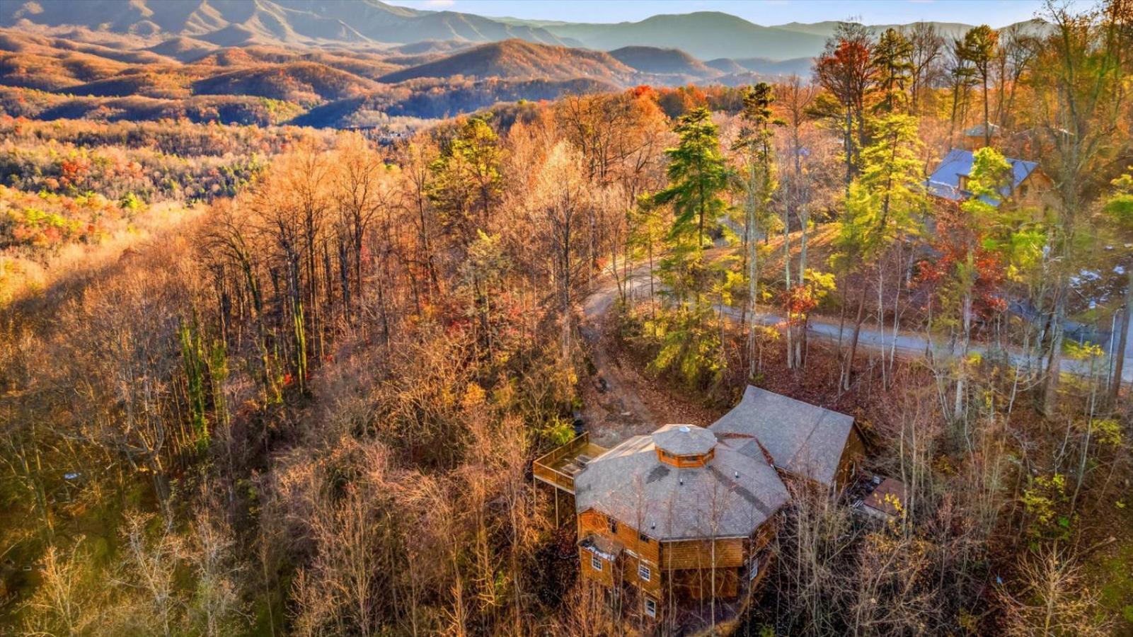 Chalet Smoky Mountain With Swim Spa- Theater- Pool Table- Pet Friendly *
