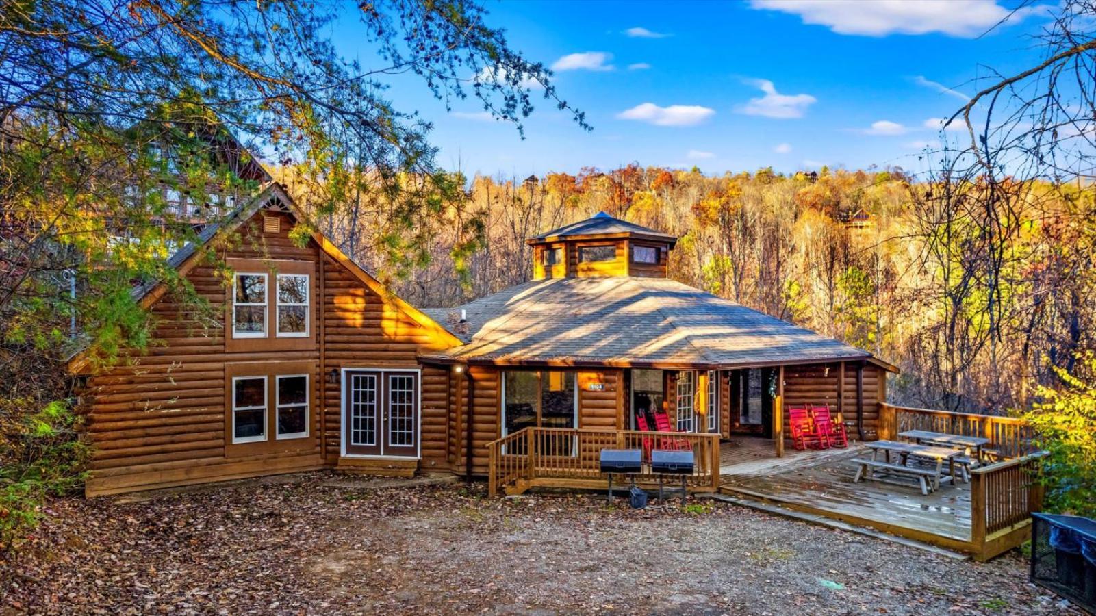 Smoky Mountain With Swim Spa- Theater- Pool Table- Pet Friendly *