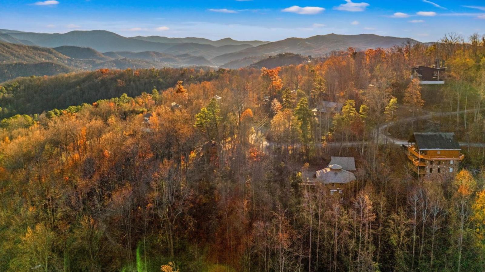 Smoky Mountain With Swim Spa- Theater- Pool Table- Pet Friendly