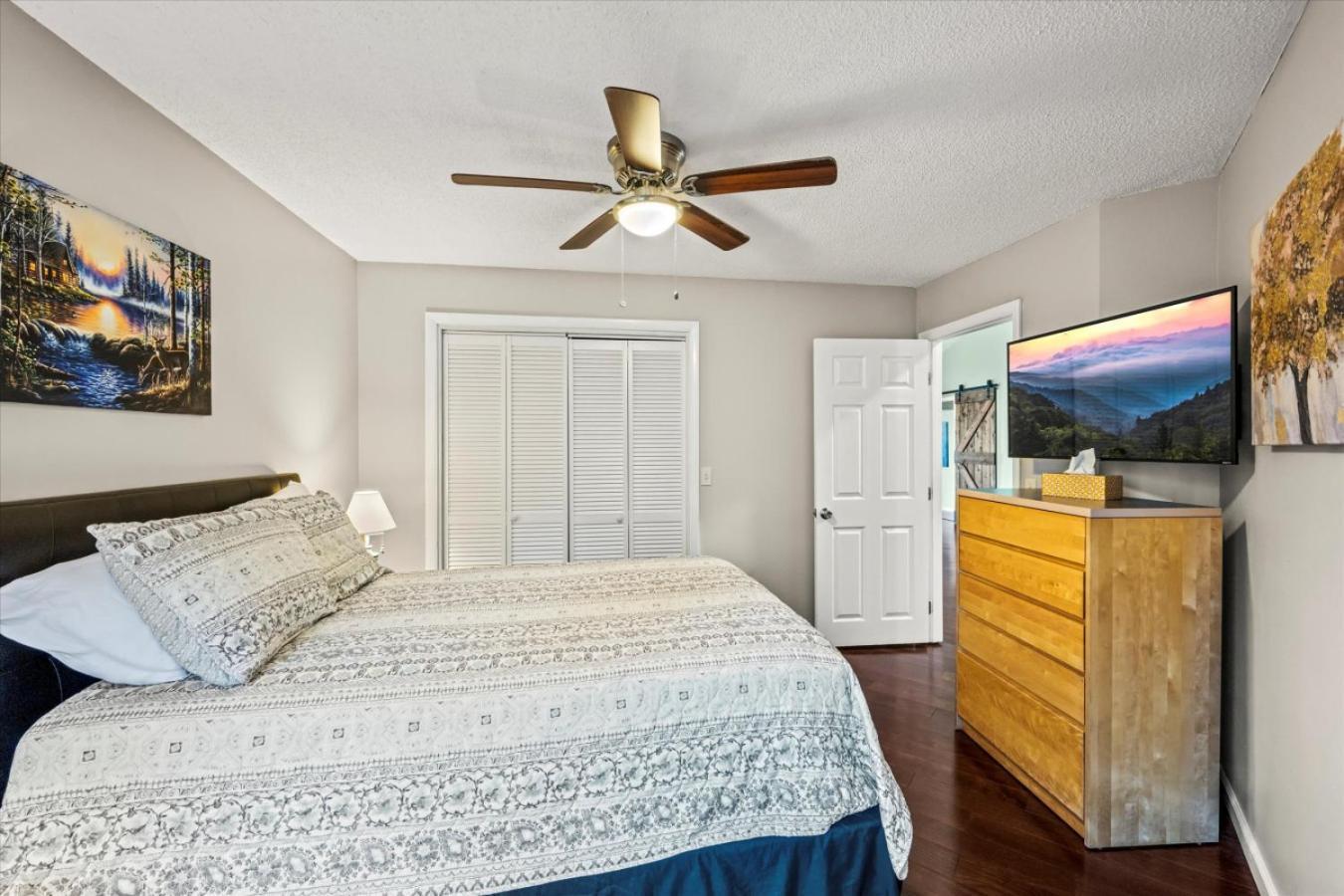 Chalet Smoky Mountain With Swim Spa- Theater- Pool Table- Pet Friendly