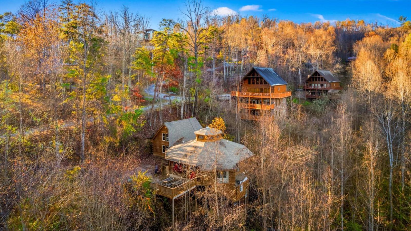 Smoky Mountain With Swim Spa- Theater- Pool Table- Pet Friendly *
