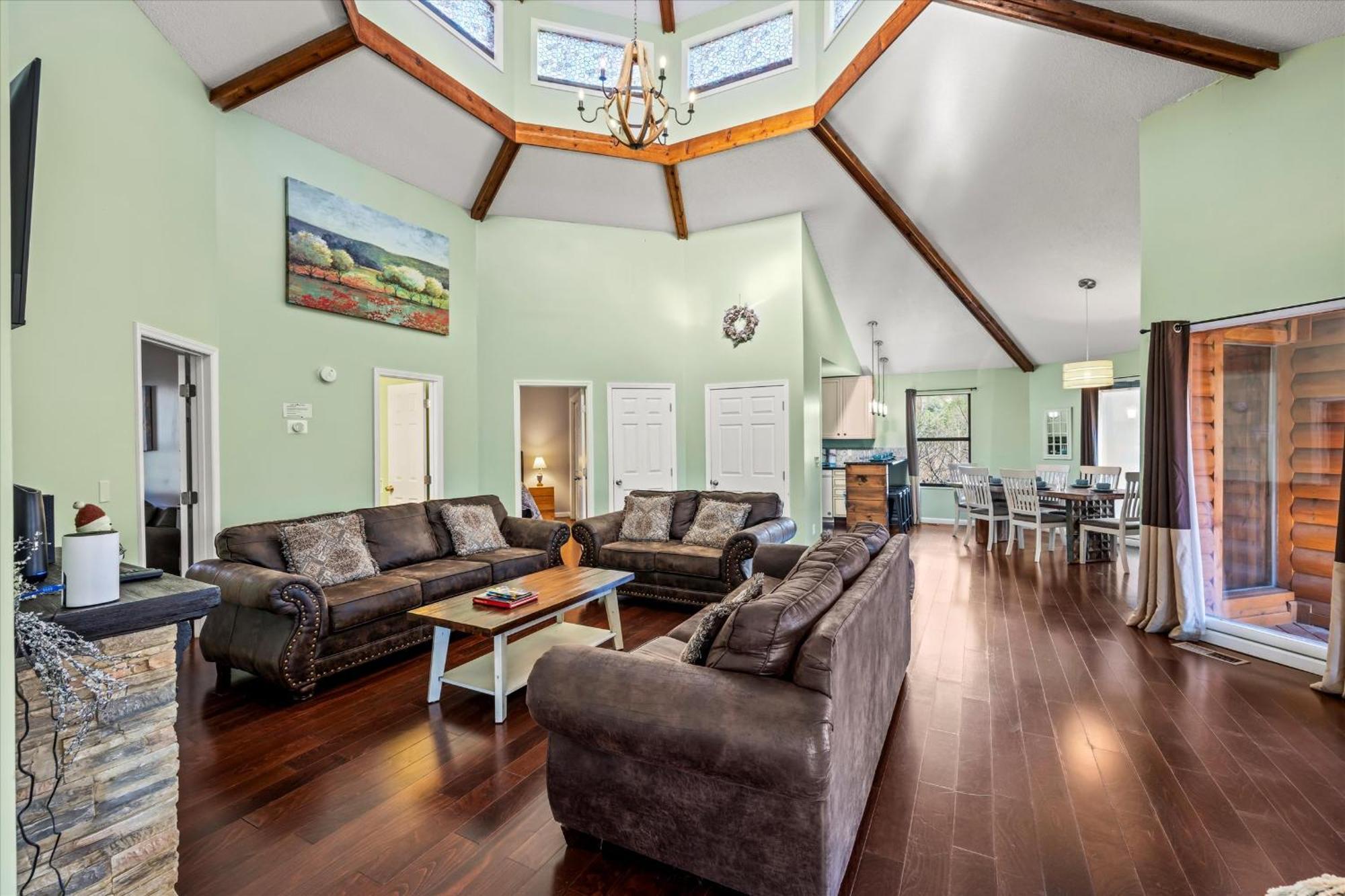 Chalet Smoky Mountain With Swim Spa- Theater- Pool Table- Pet Friendly