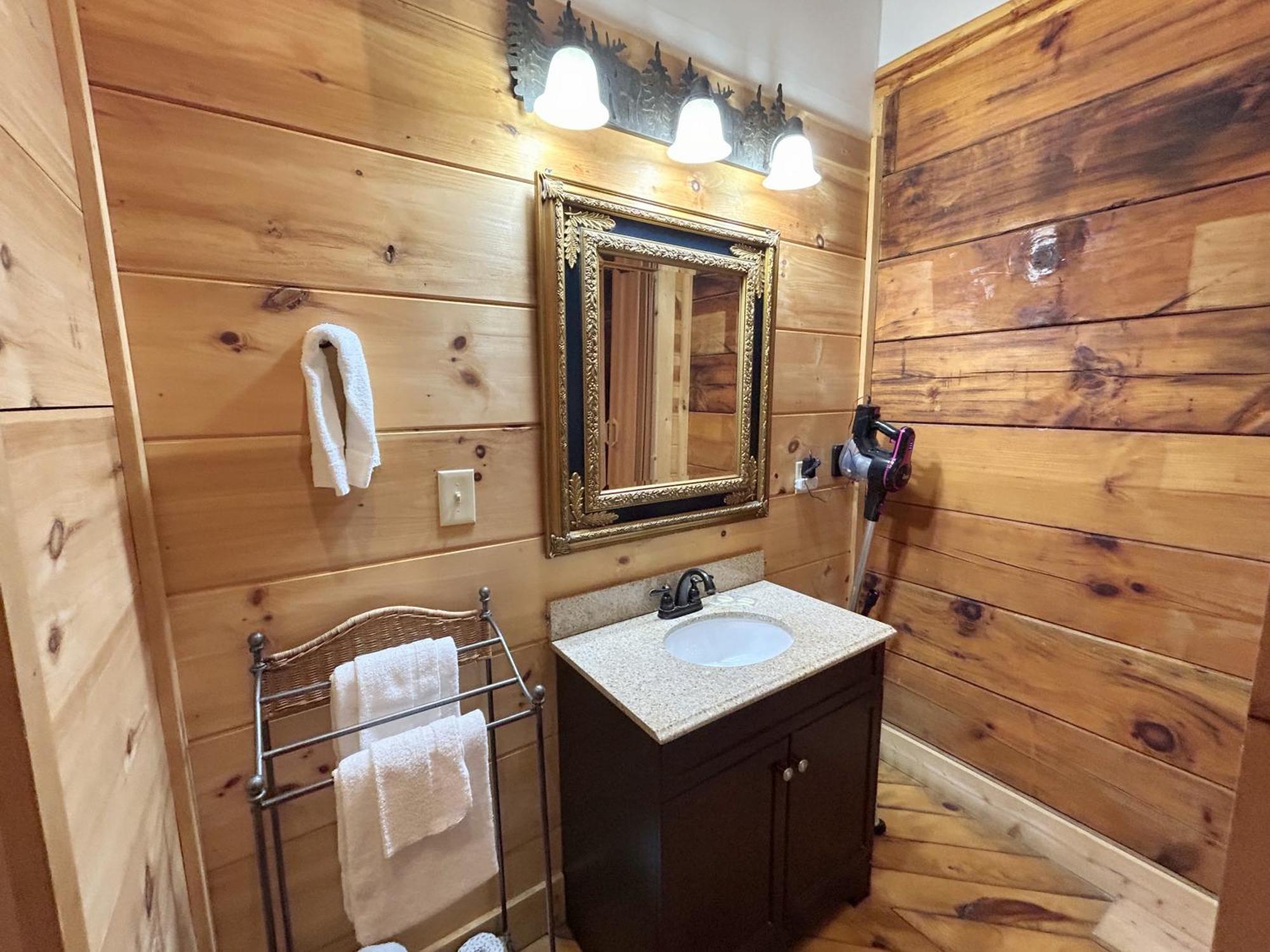 Honeymoon Hideaway * Gatlinburg