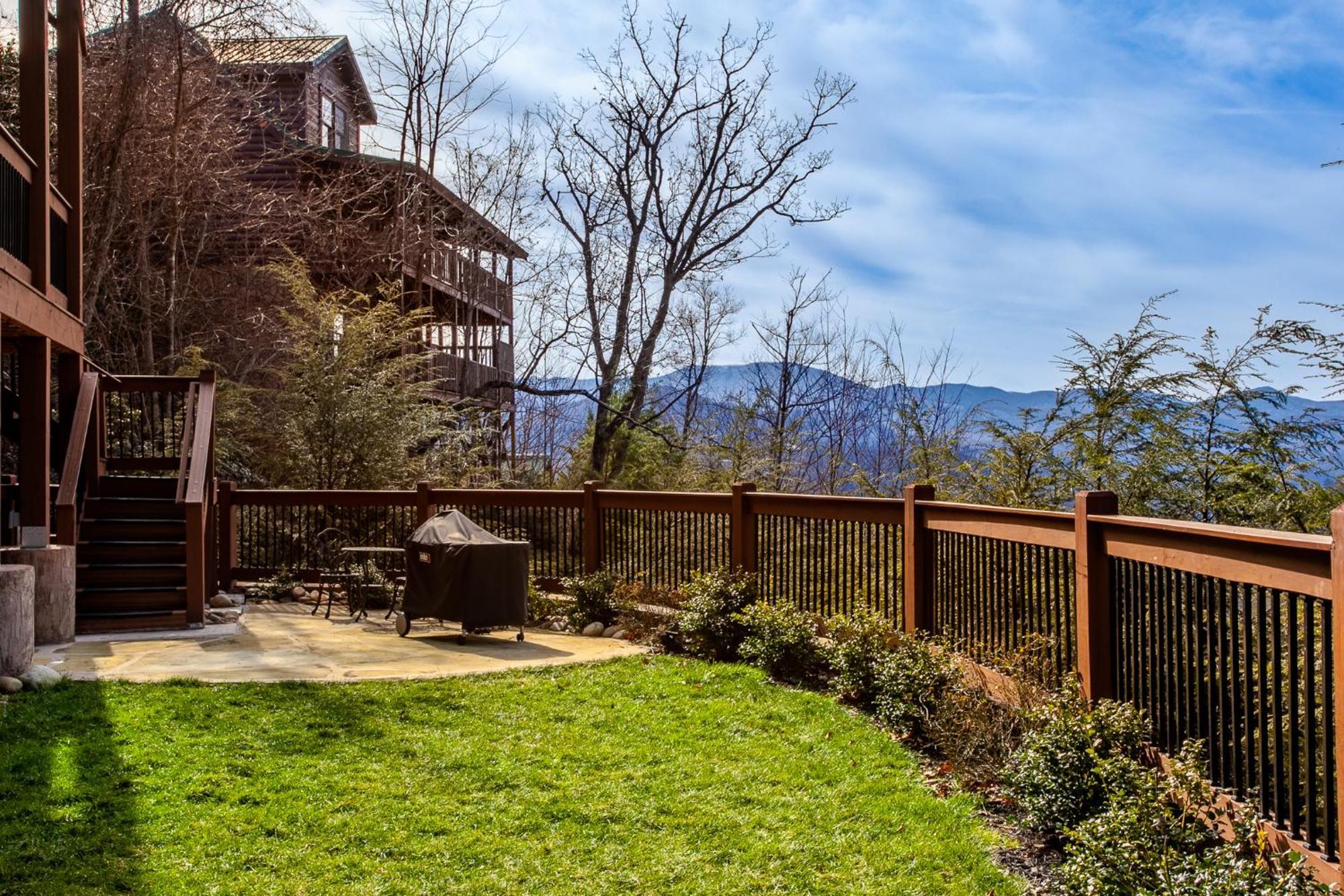 Majesty With Mtn View, Hot Tub And Game Gatlinburg
