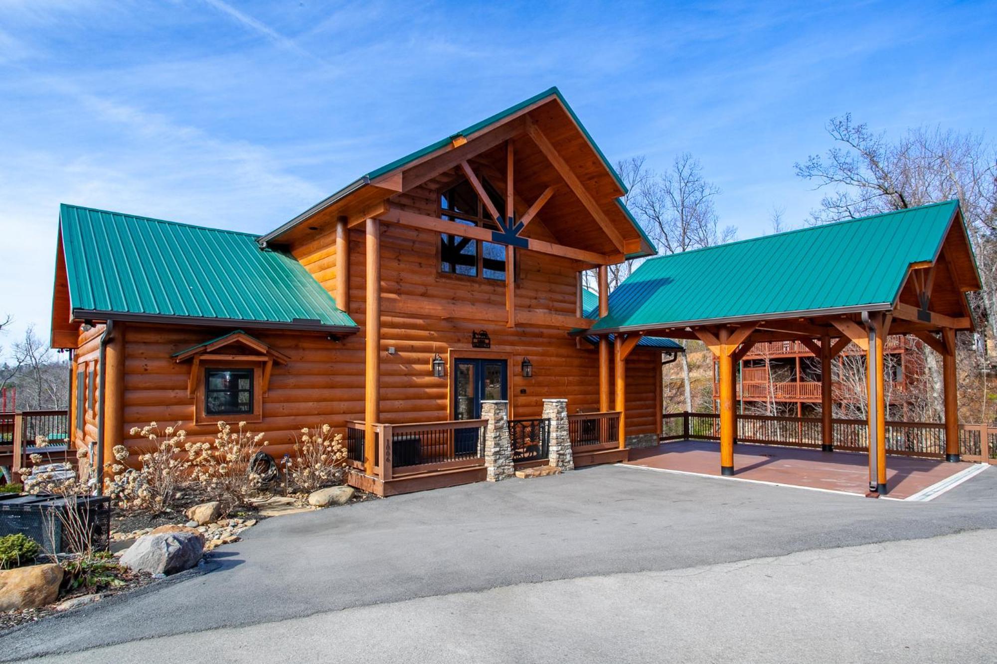 Holiday home Majesty With Mtn View, Hot Tub And Game