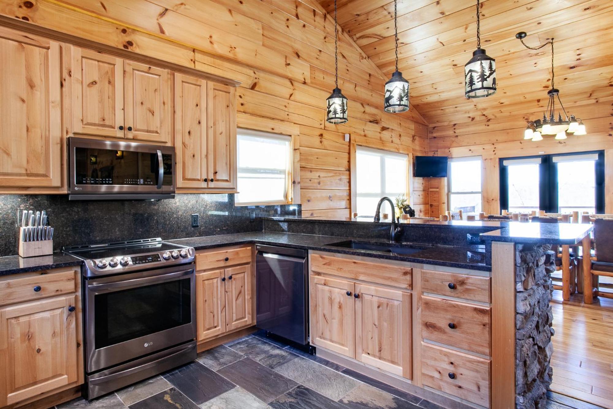 Majesty With Mtn View, Hot Tub And Game Holiday home *