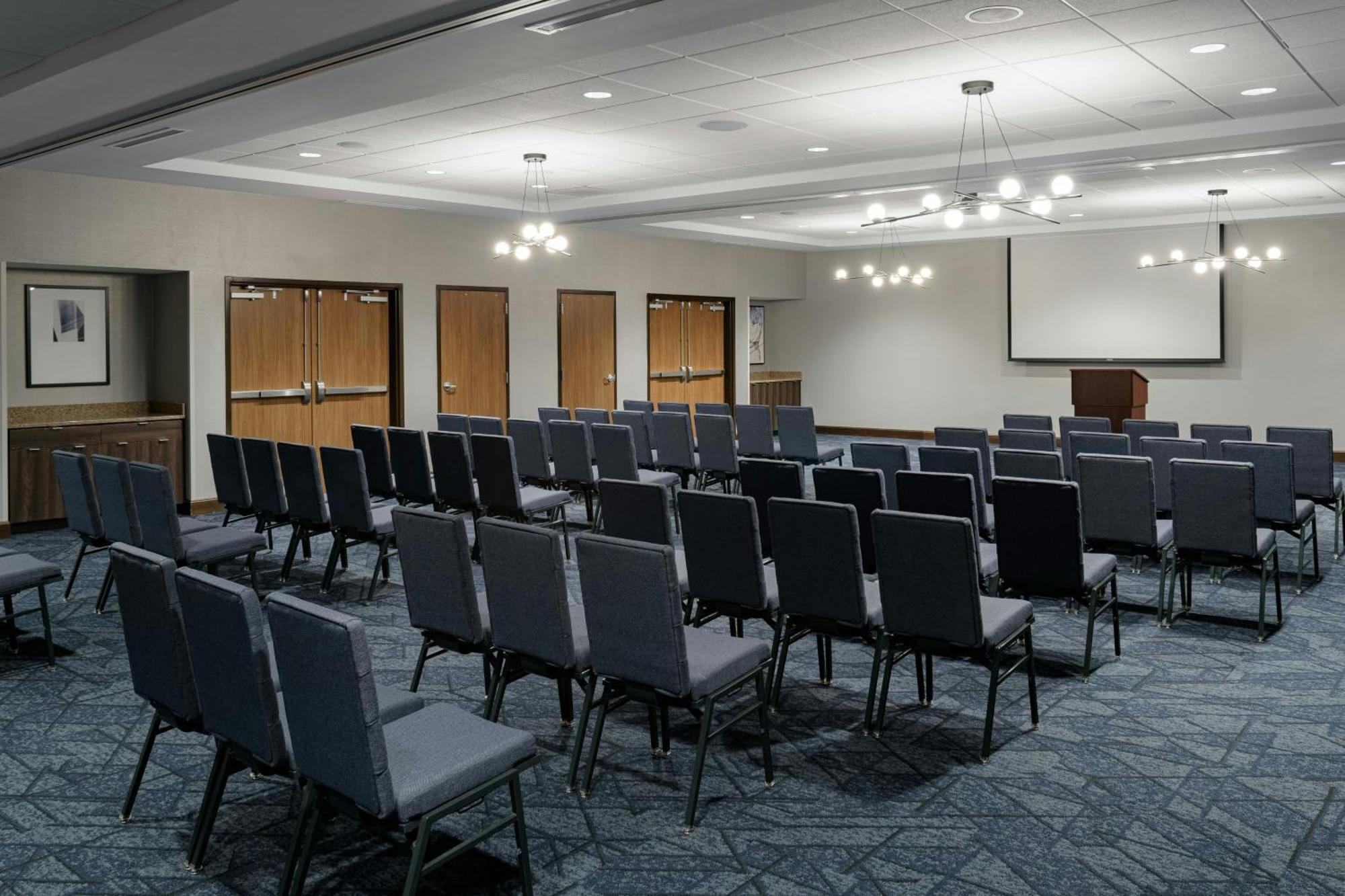 Courtyard By Marriott Downtown 3*
