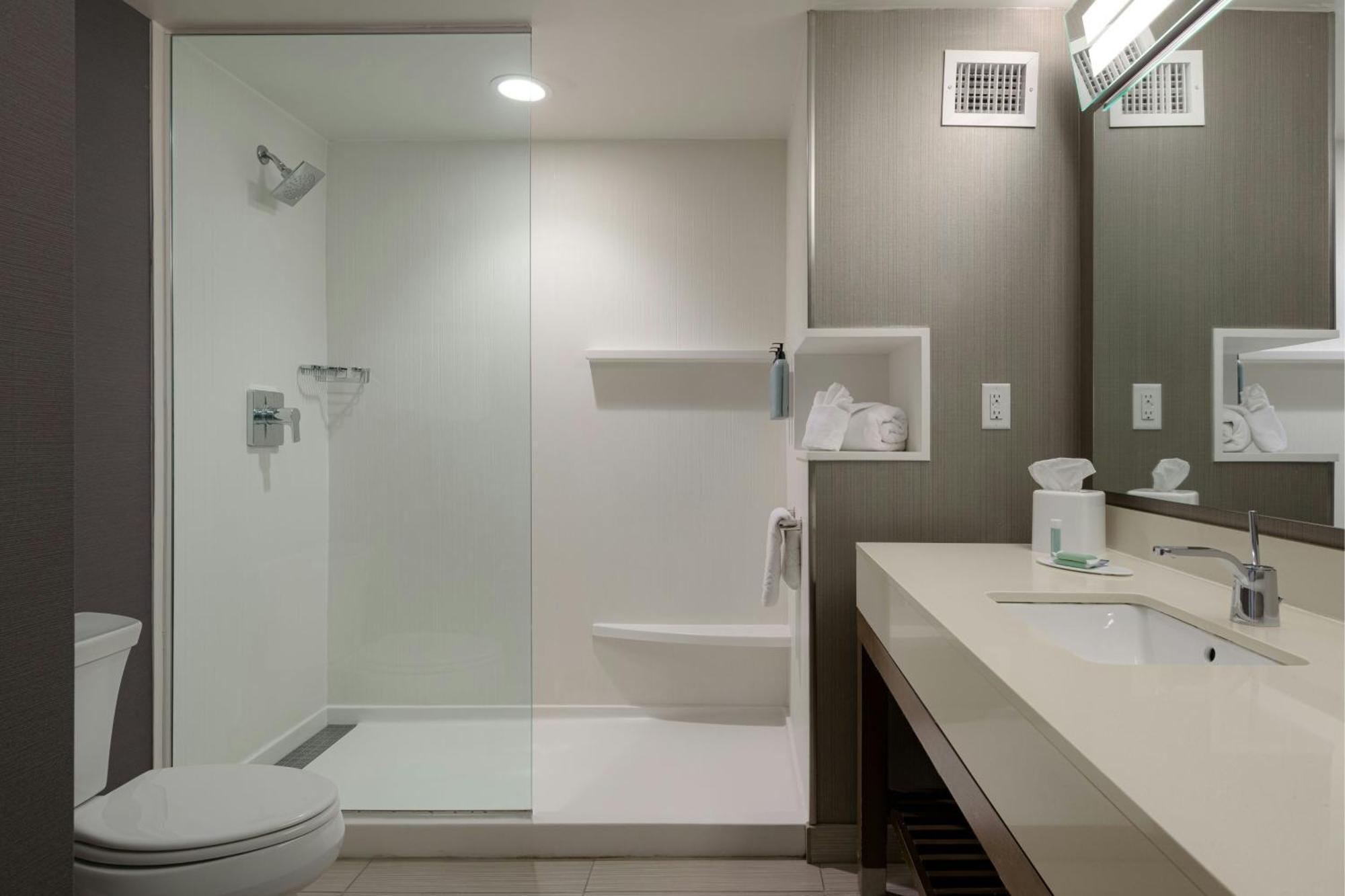 Courtyard By Marriott Downtown