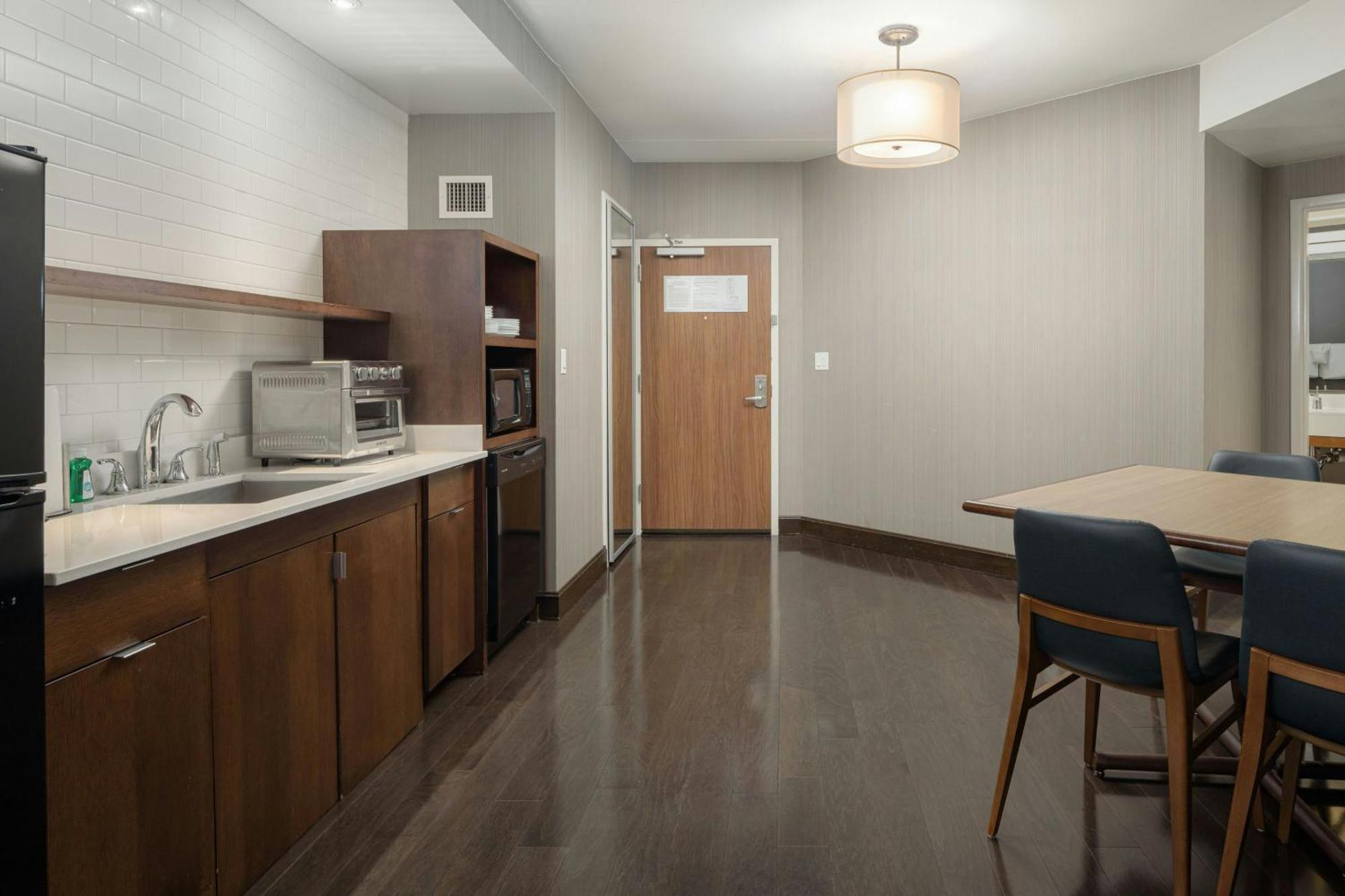 Courtyard By Marriott Downtown 3*