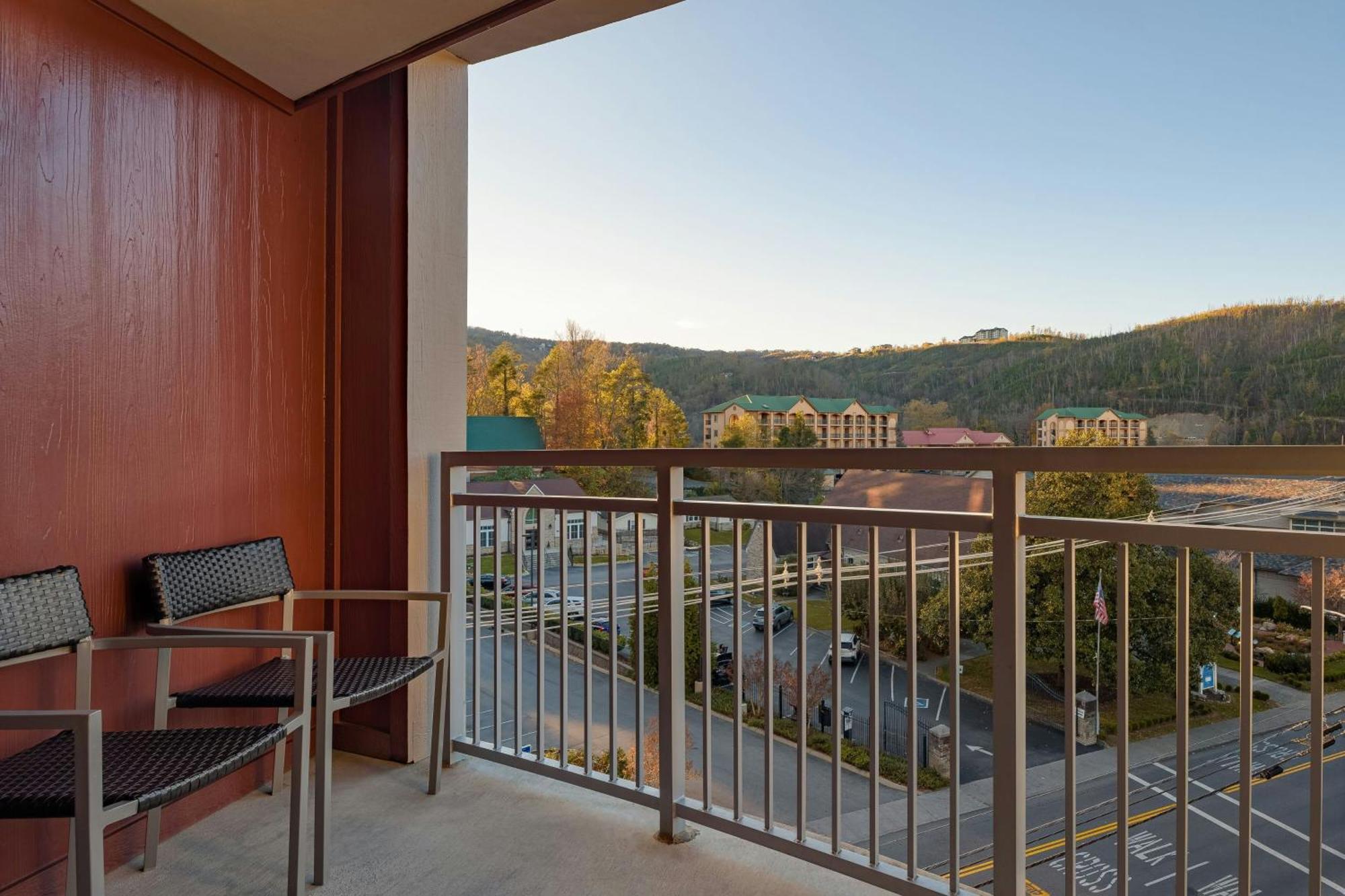 Courtyard By Marriott Downtown Hotel