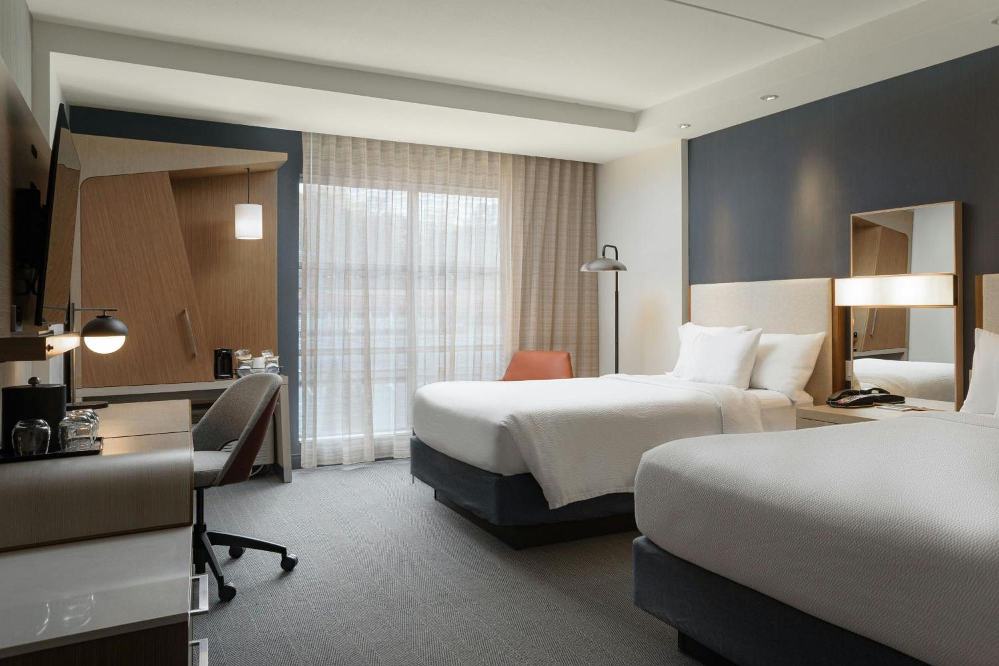 Courtyard By Marriott Downtown