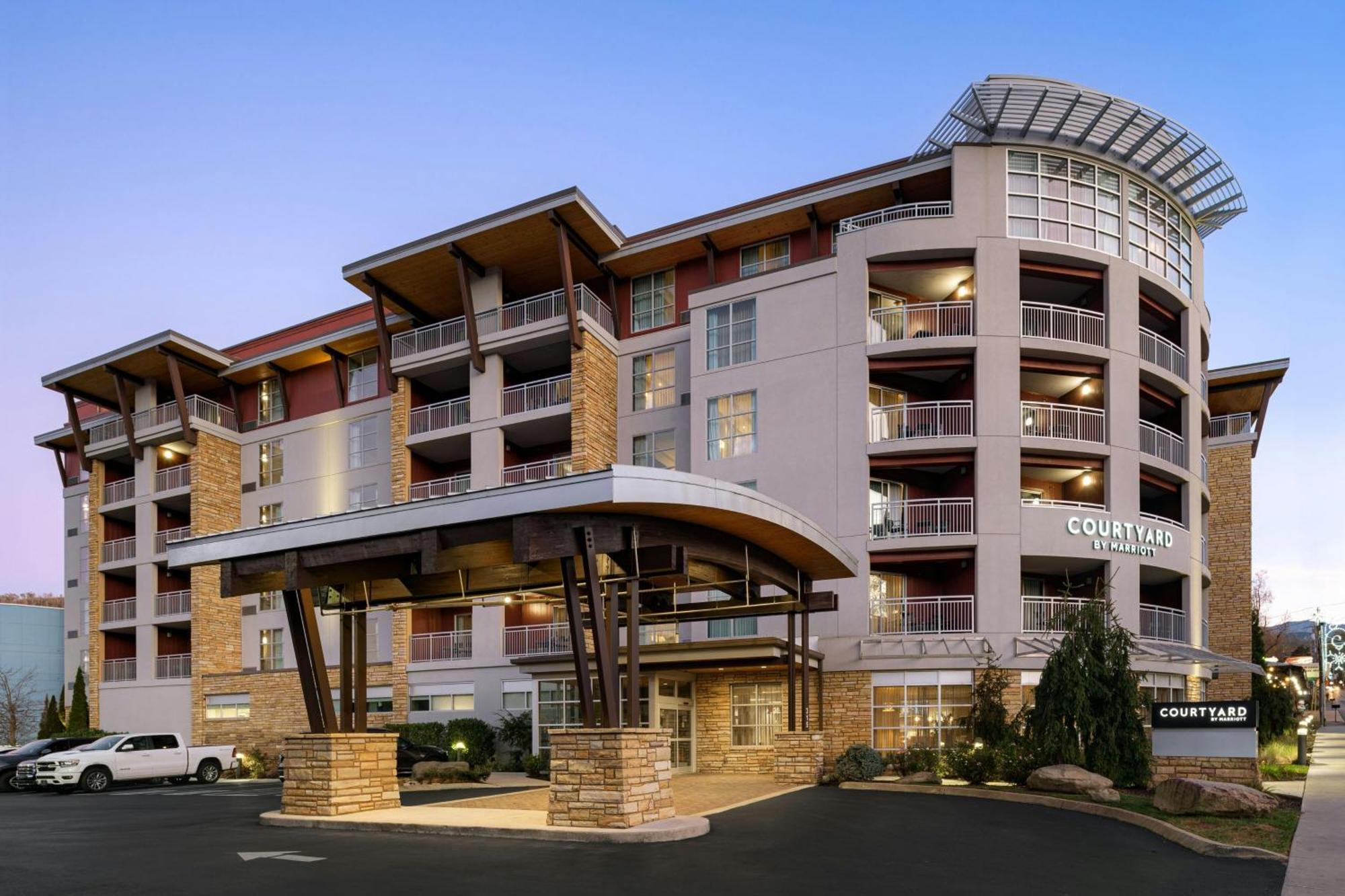 Courtyard By Marriott Downtown 3*