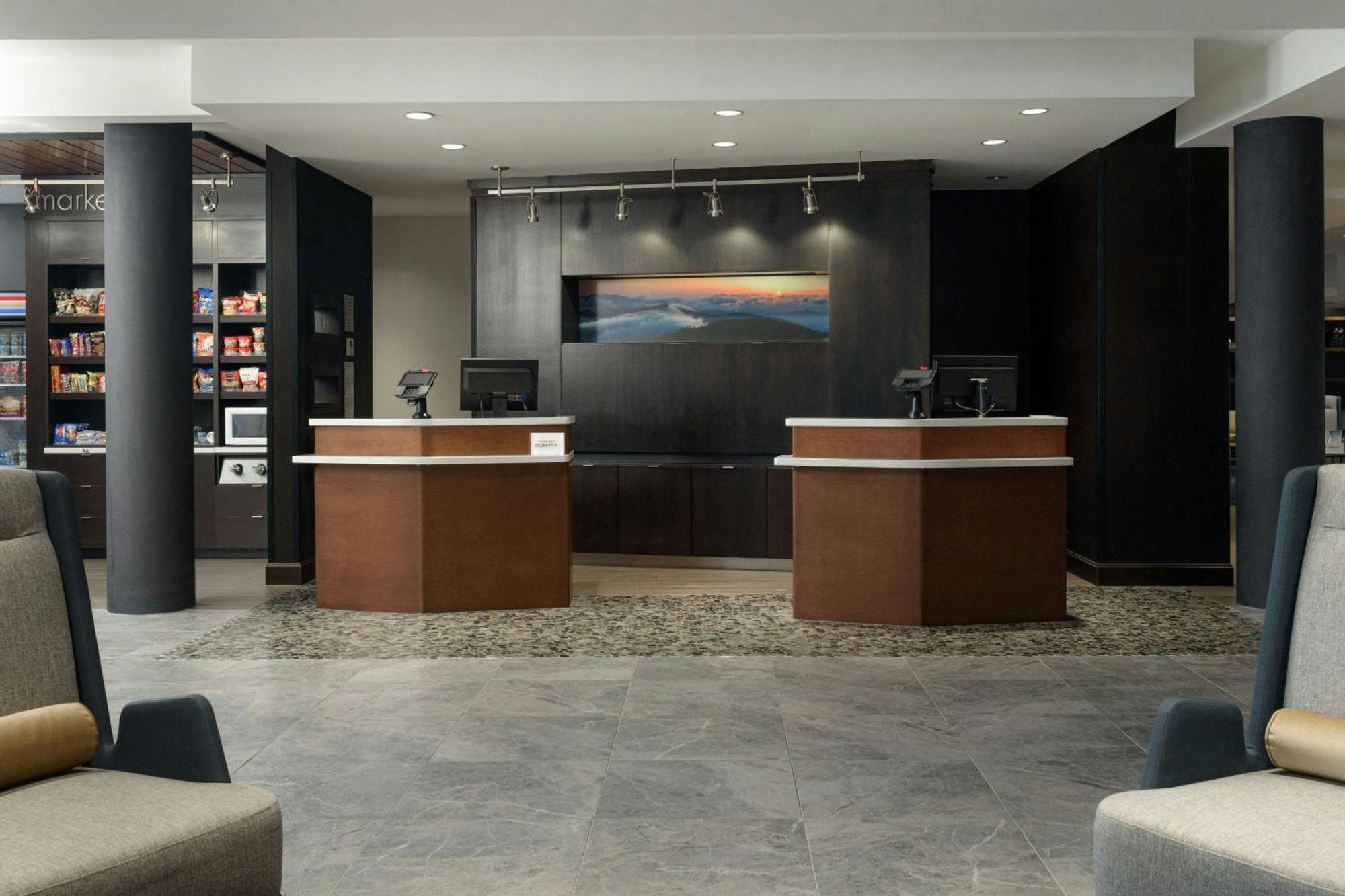 Courtyard By Marriott Downtown 3*