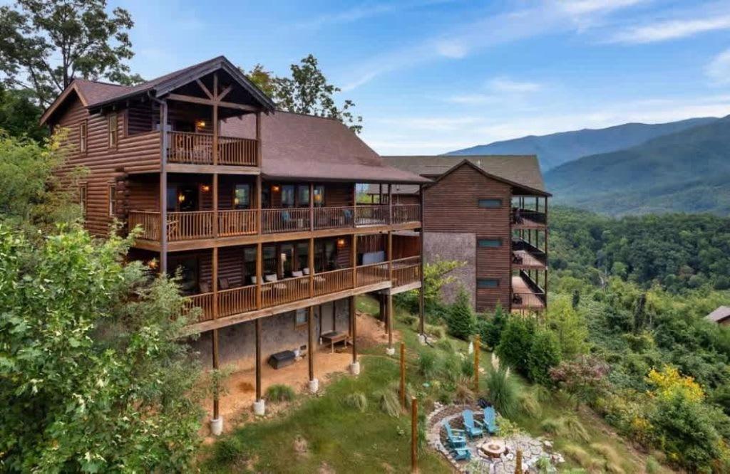 Mountain Views W Hot Tub Firepit & Game Holiday home