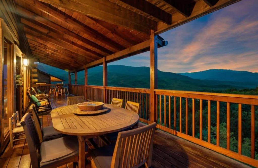 Mountain Views W Hot Tub Firepit & Game Holiday home *